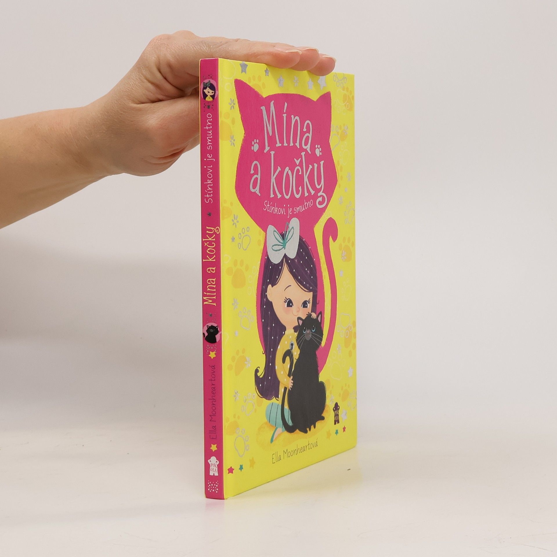 Mína a kočky. Stínkovi je smutno