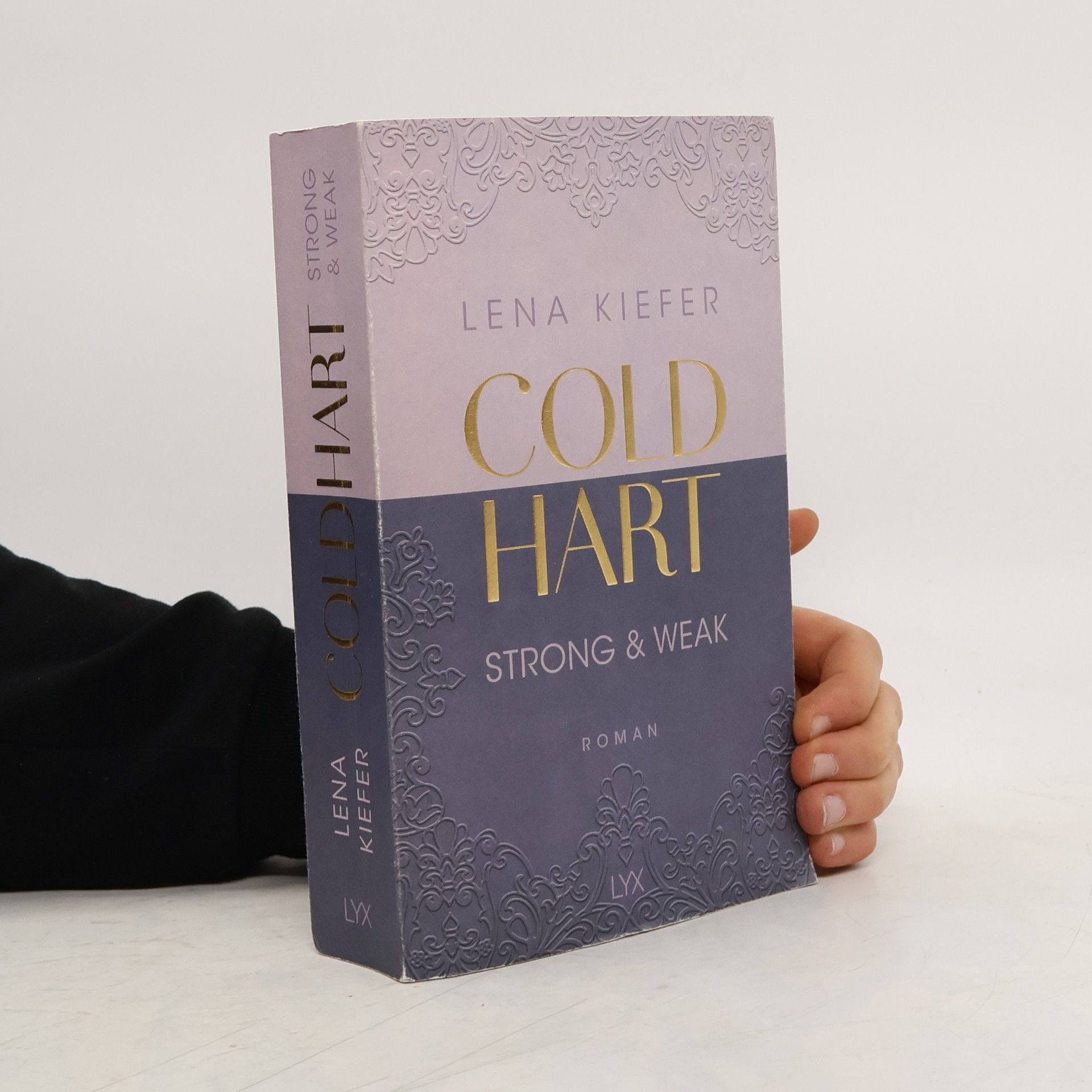 Lena Kiefer Strong & Weak