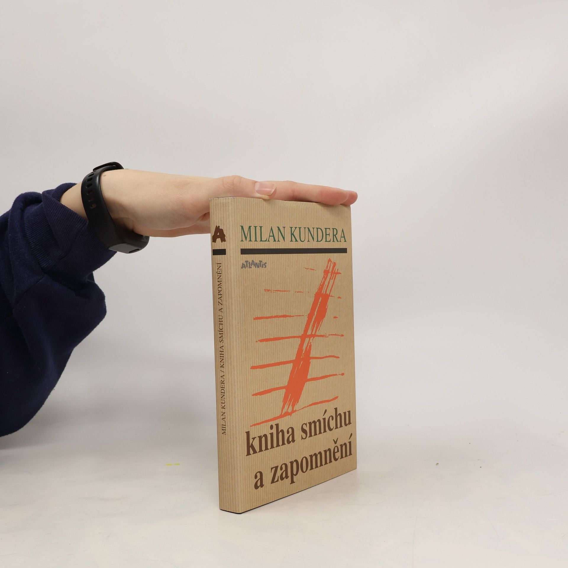 Kniha smíchu a zapomnění