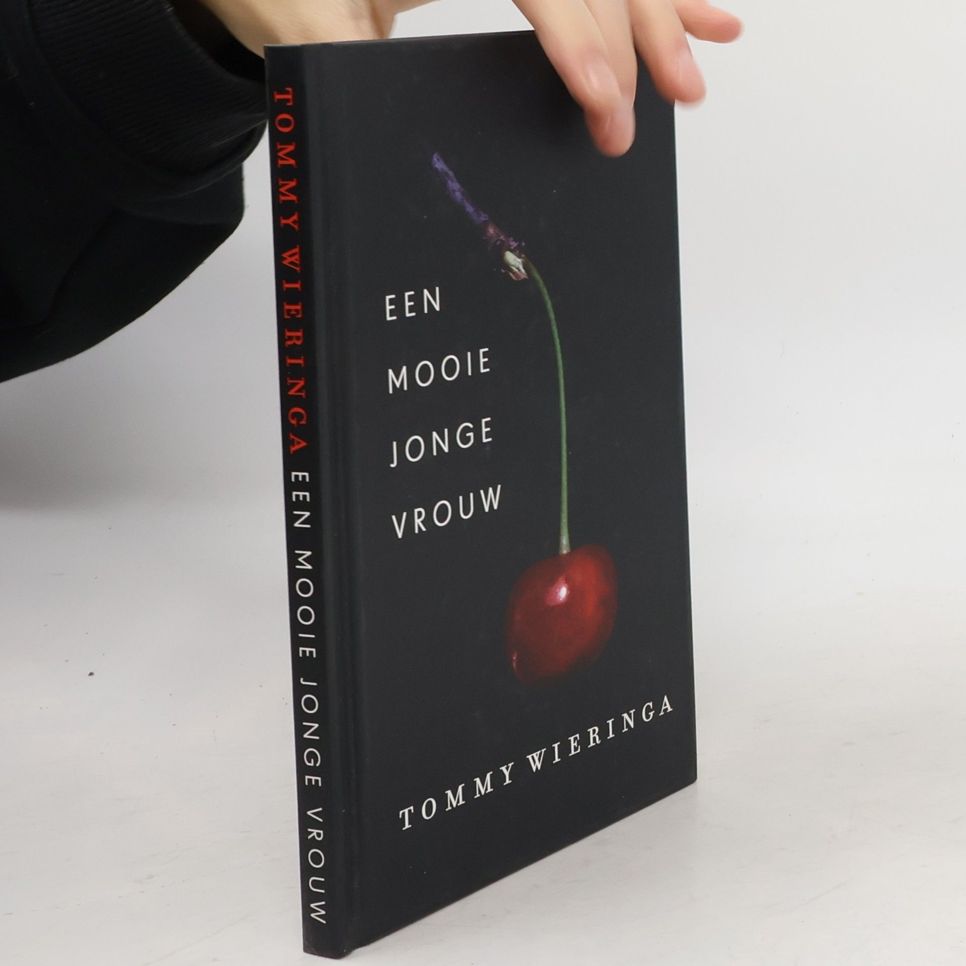 Tommy Wieringa Een mooie jonge vrouw