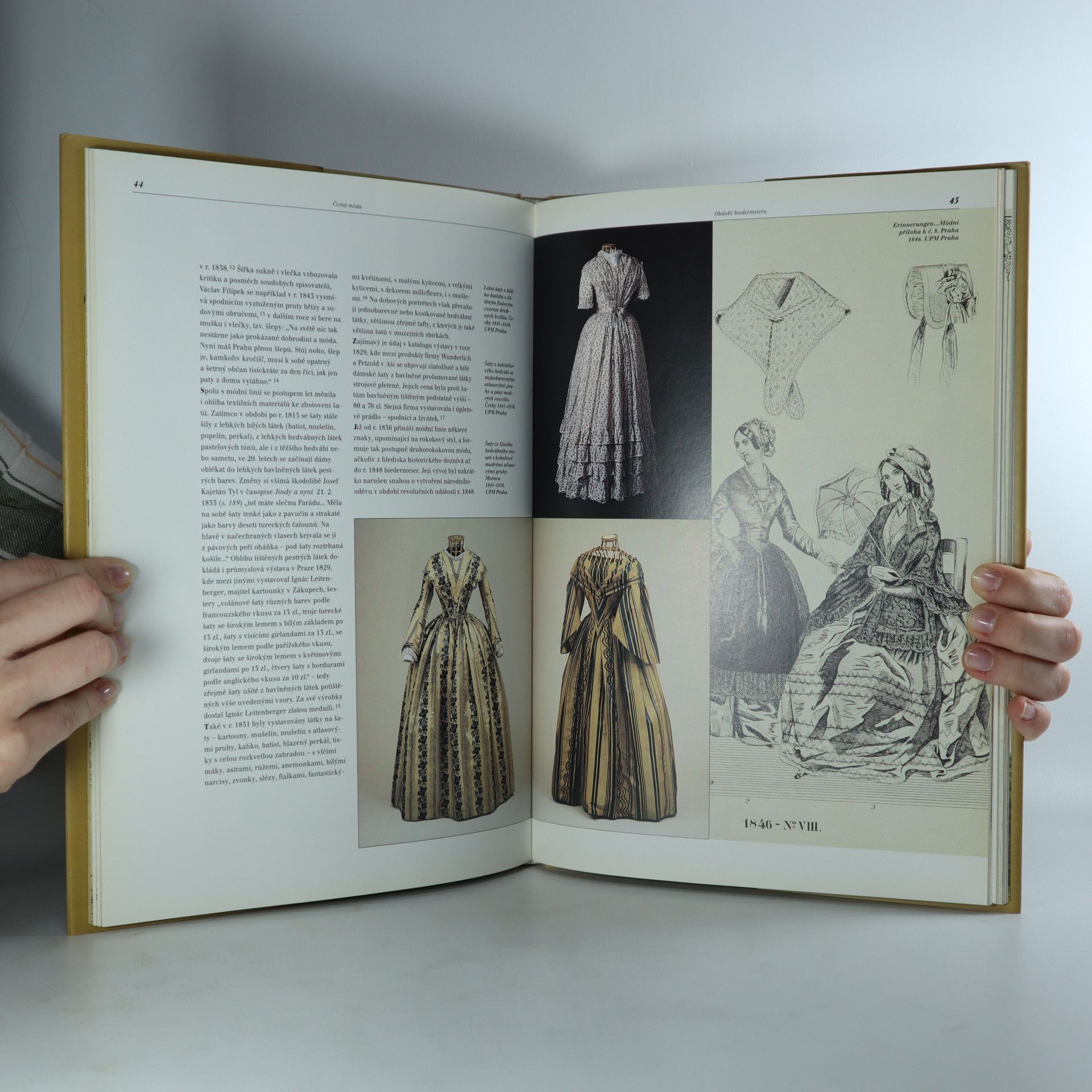 Eva Uchalová Česká móda 1780-1870 : pro salon i promenádu