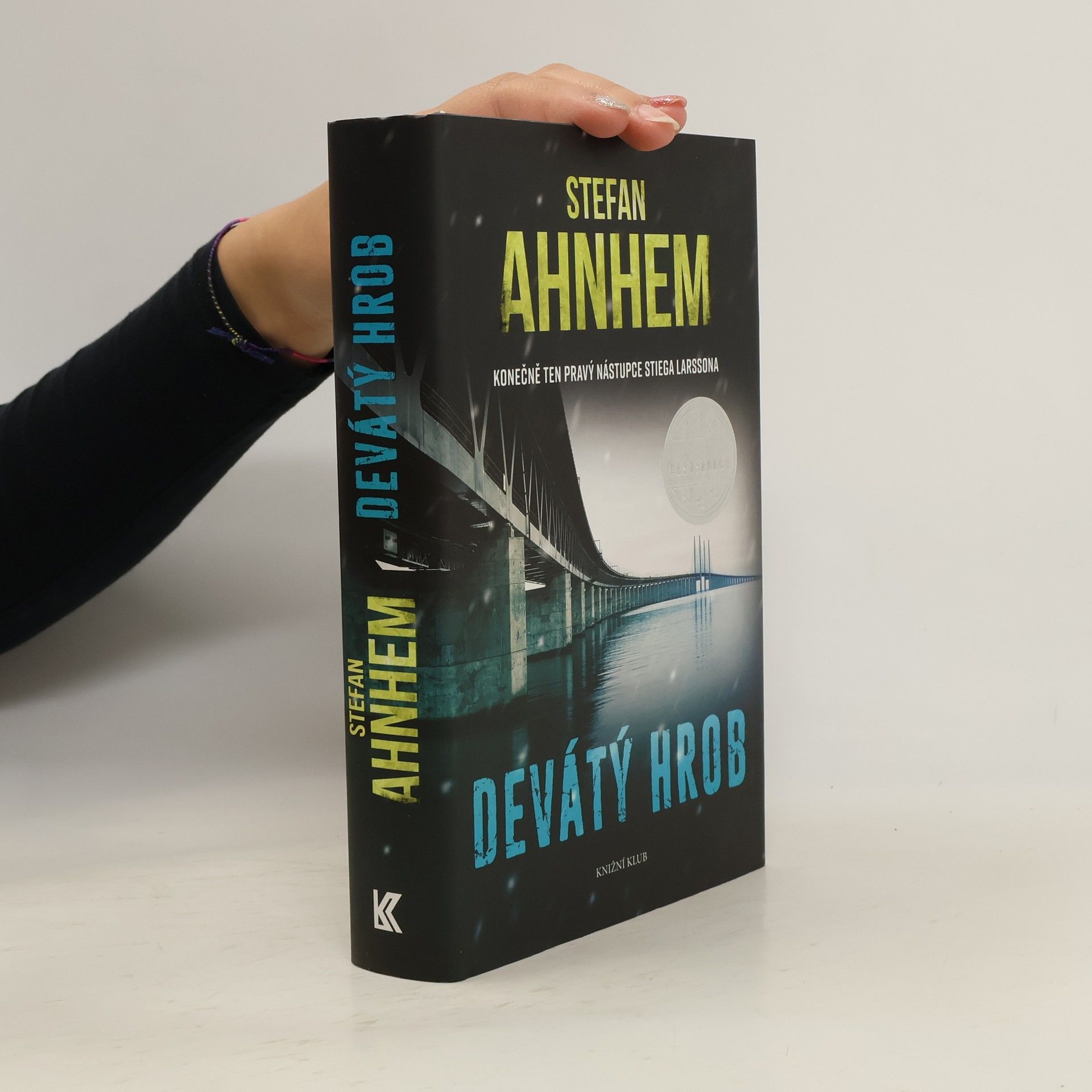 Stefan Ahnhem Devátý hrob