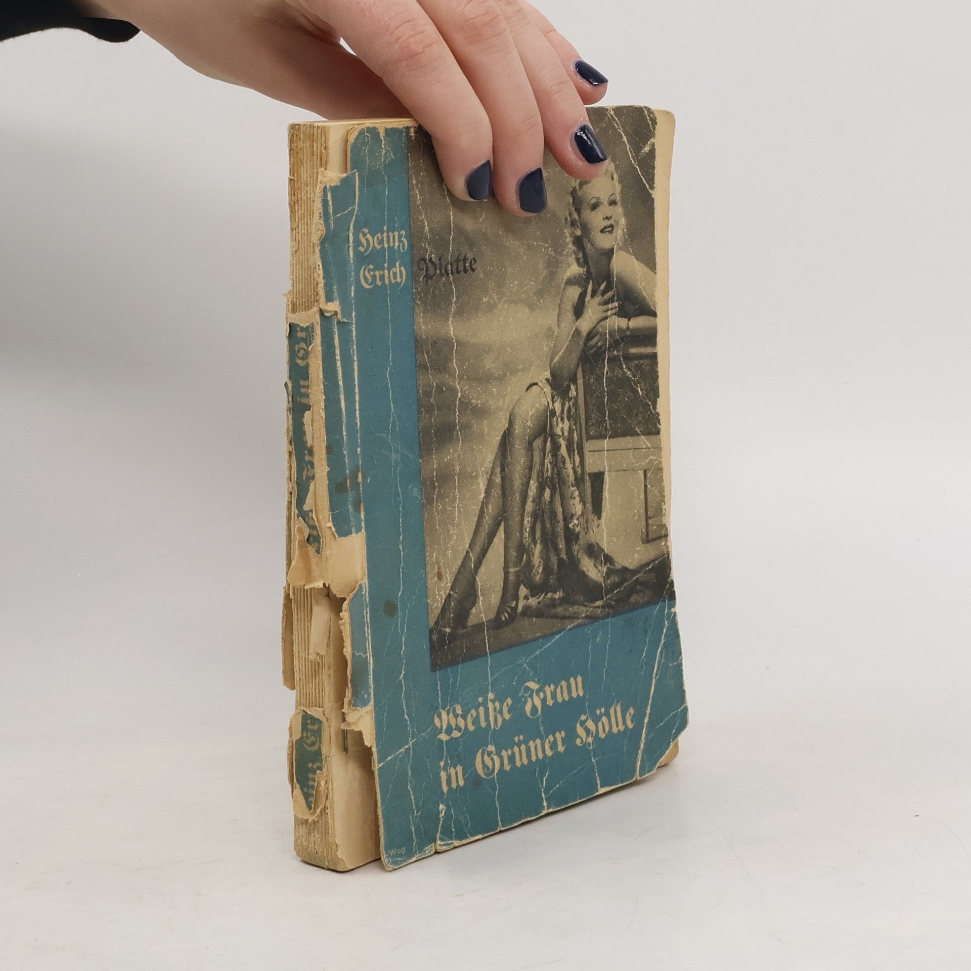 Weiße Frau in Brüner Hölle