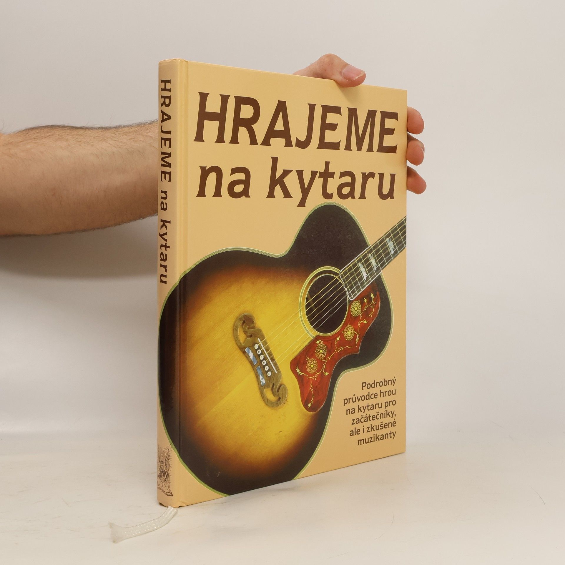 Pavel Dan Hrajeme na kytaru