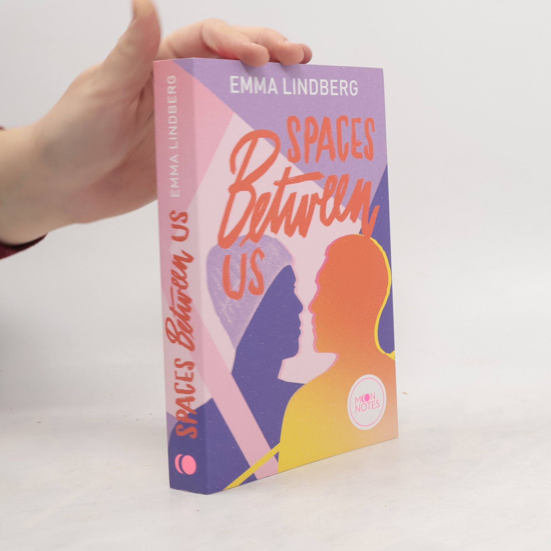 Emma Lindberg Spaces between us