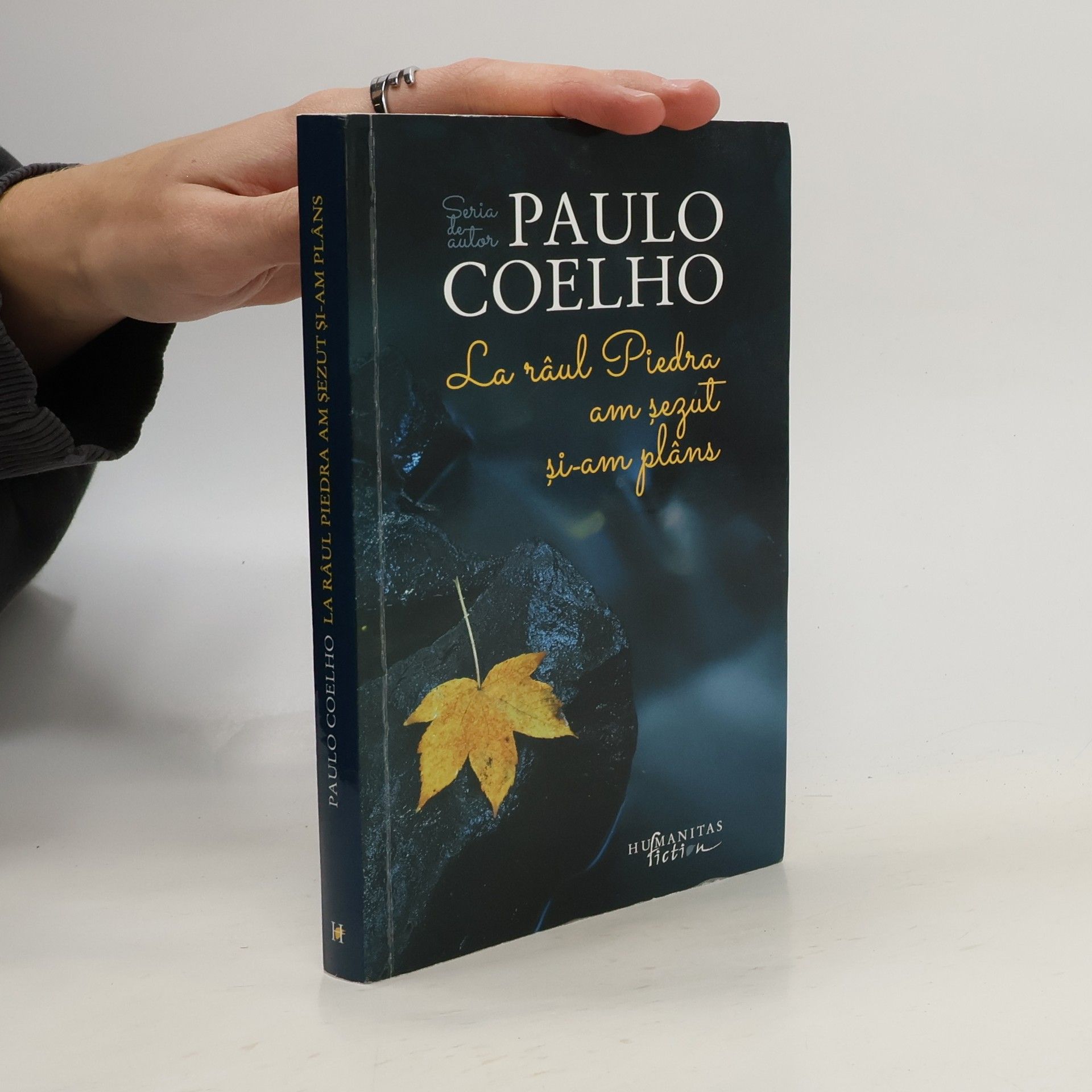 Paulo Coelho La râul Piedra am șezut și-am plâns