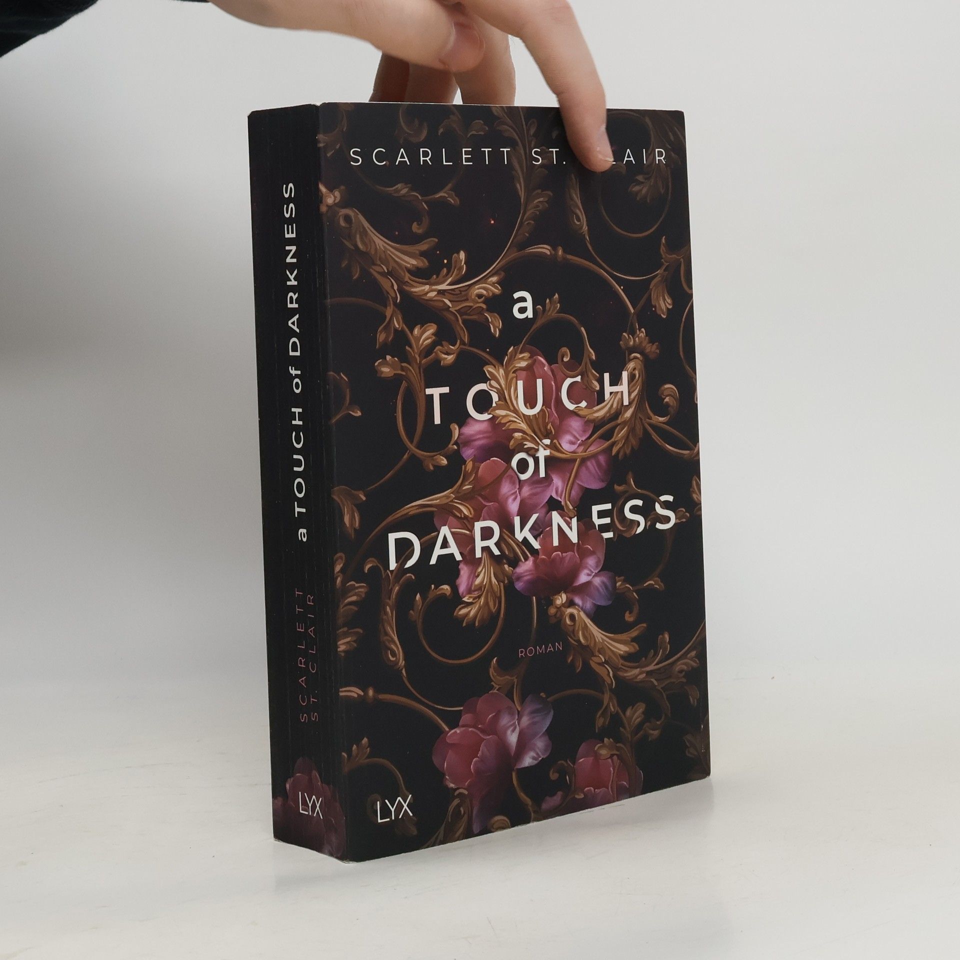 Scarlett St. Clair A Touch of Darkness