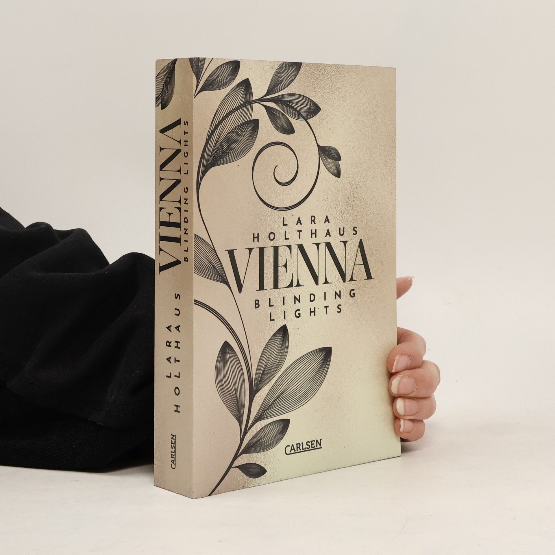 Lara Holthaus Vienna. Blinding Lights