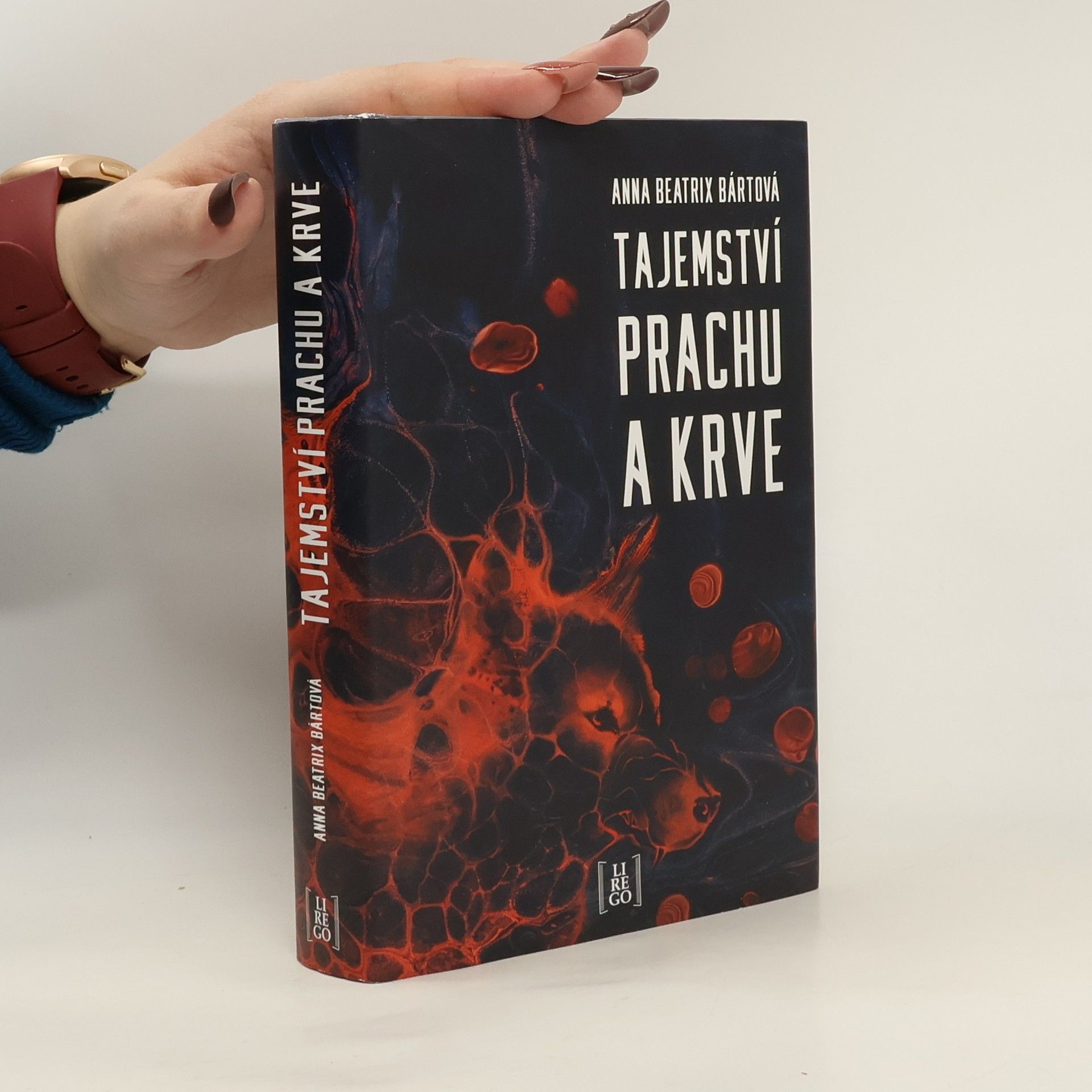 Tajemství prachu a krve