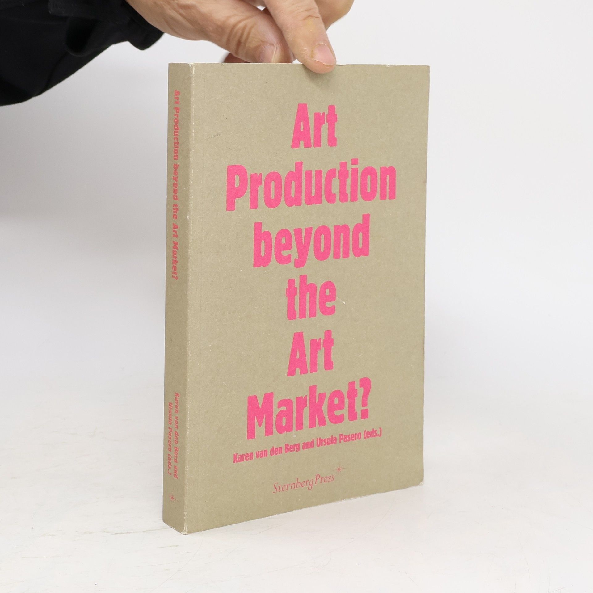 Art production beyond the art market?