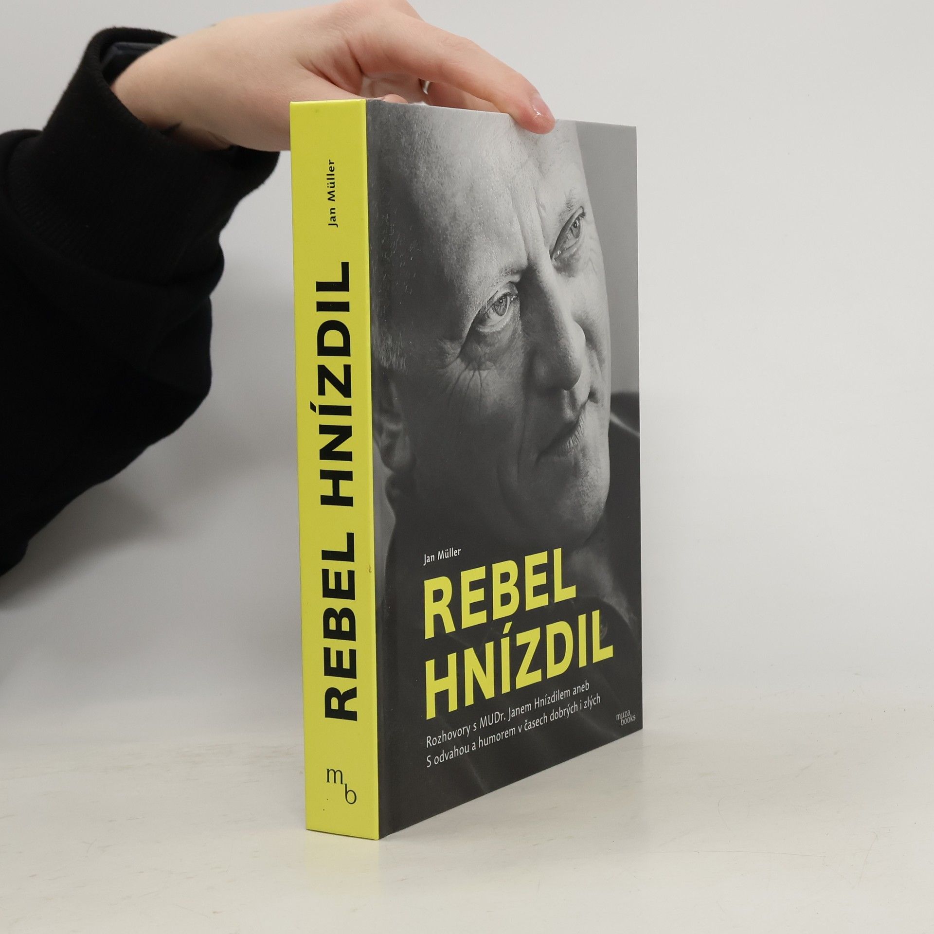 Rebel Hnízdil : rozhovory s MUDr. Janem Hnízdilem aneb S odvahou a humorem v časech dobrých i zlých