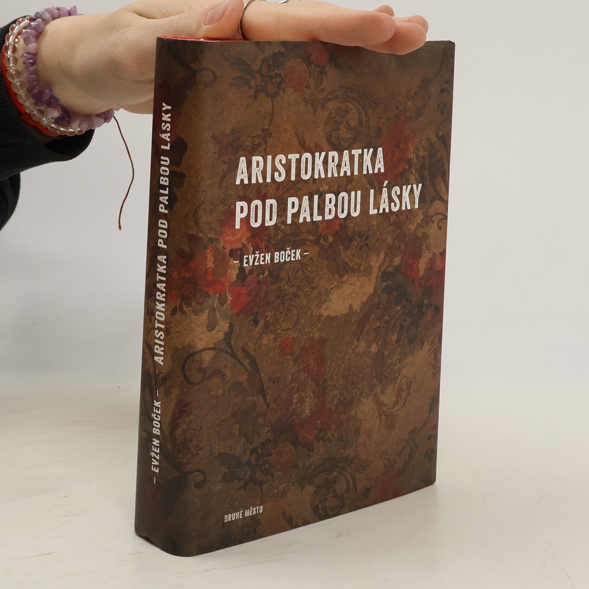 Aristokratka pod palbou lásky