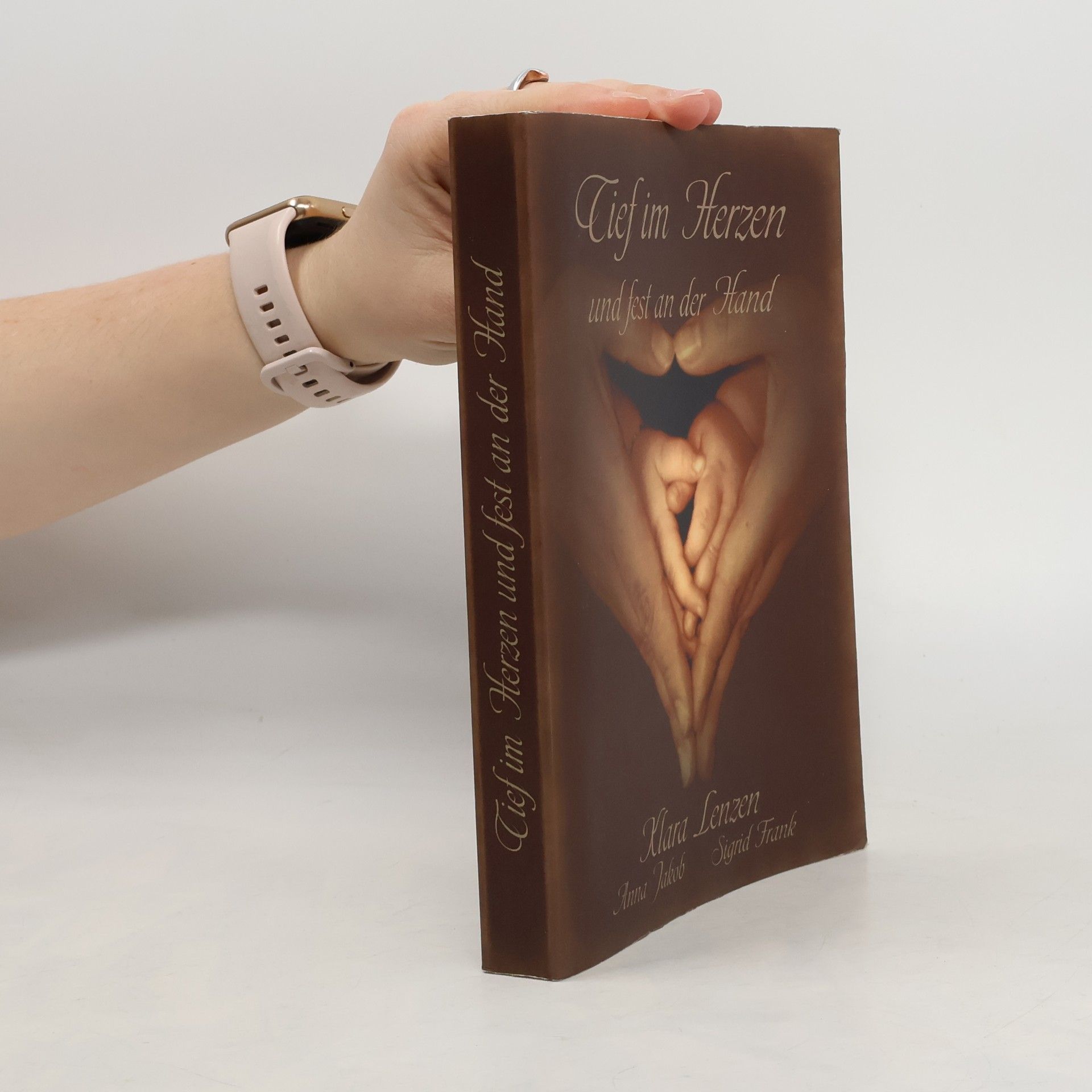Klara Lenzen Tief im Herzen und fest an der Hand