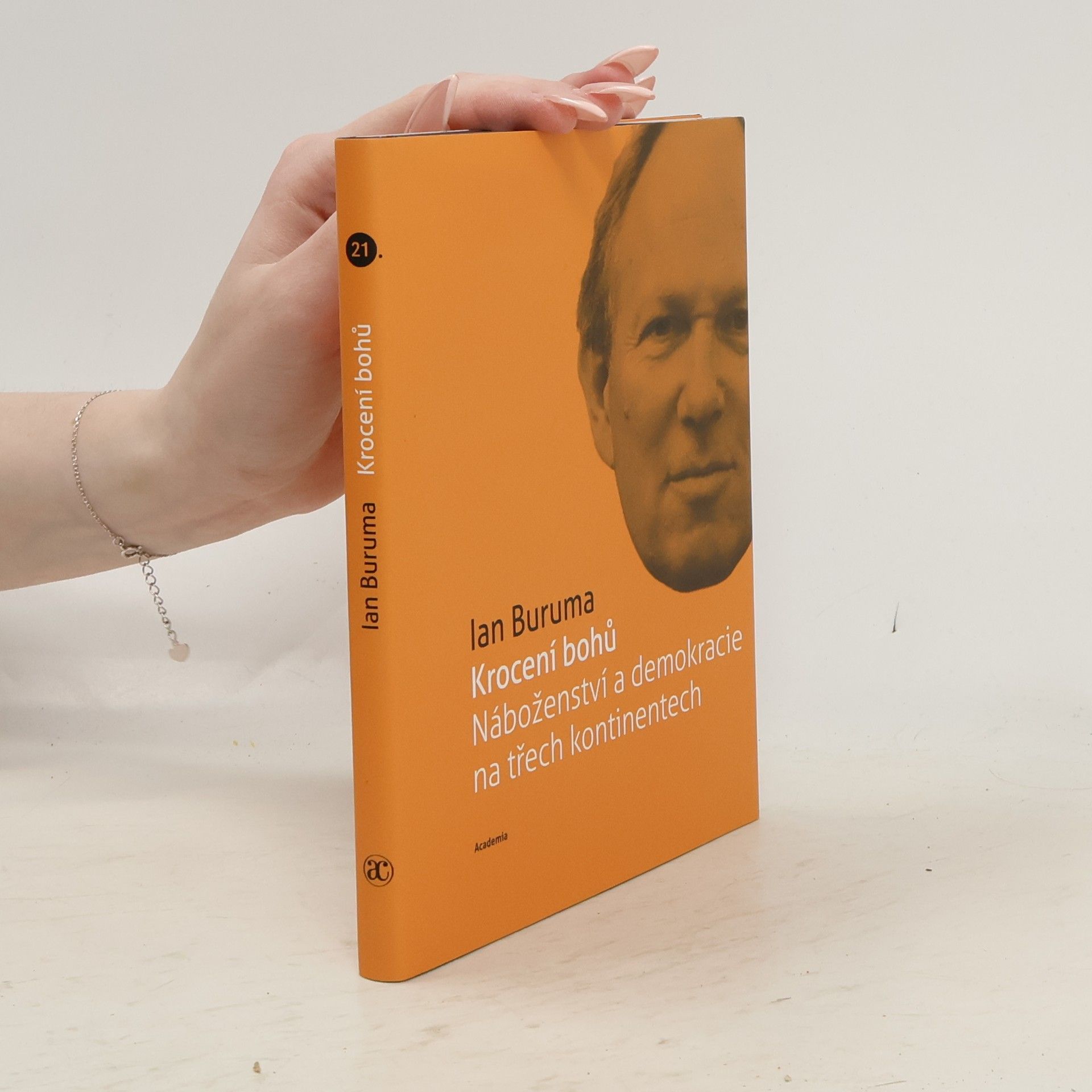 Krocení bohů. Náboženství a demokracie na třech kontinentech