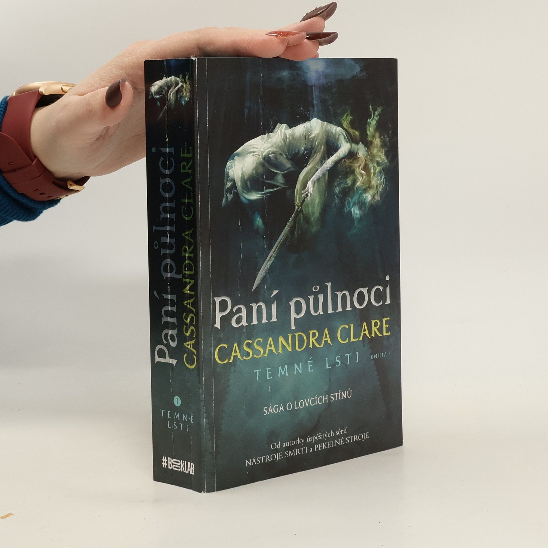 Cassandra Clare Temné lsti. Kniha první, Paní půlnoci
