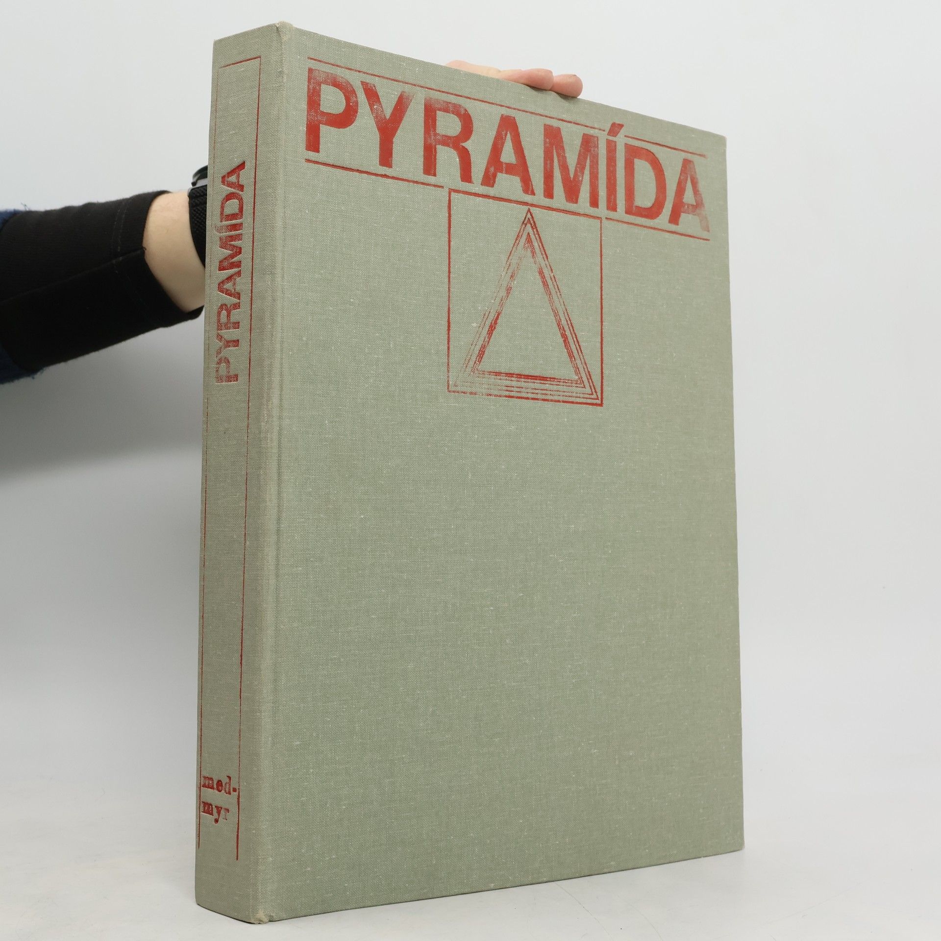 AA.VV. Pyramída. Myr-Nov