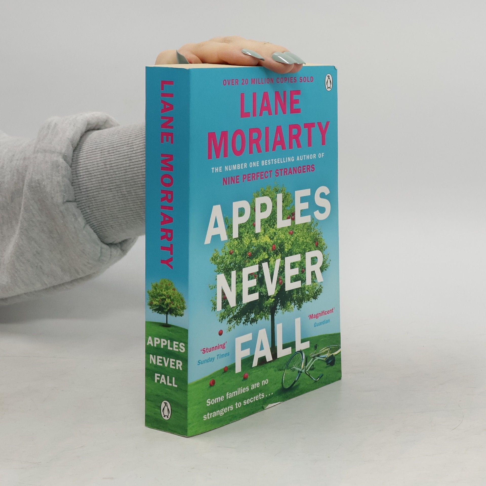 Liane Moriarty Apples never fall