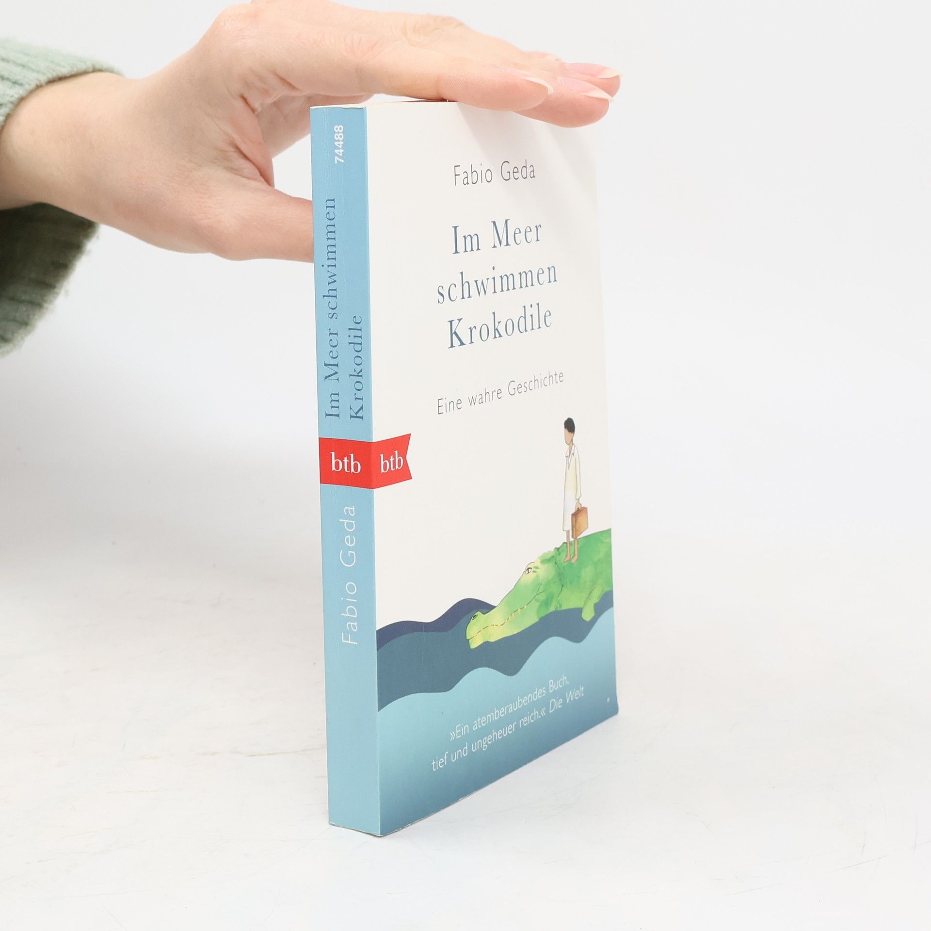 Im Meer schwimmen Krokodile