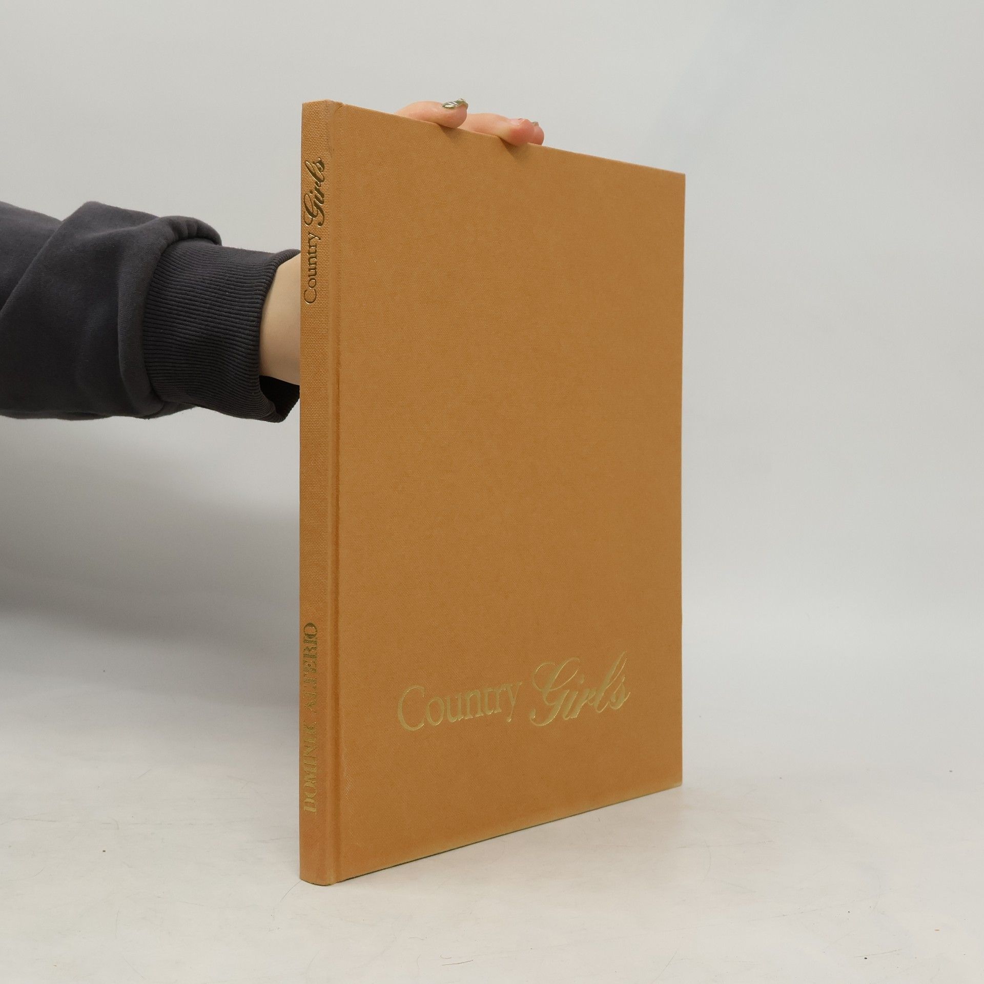 Dominik Alterio Country Girls