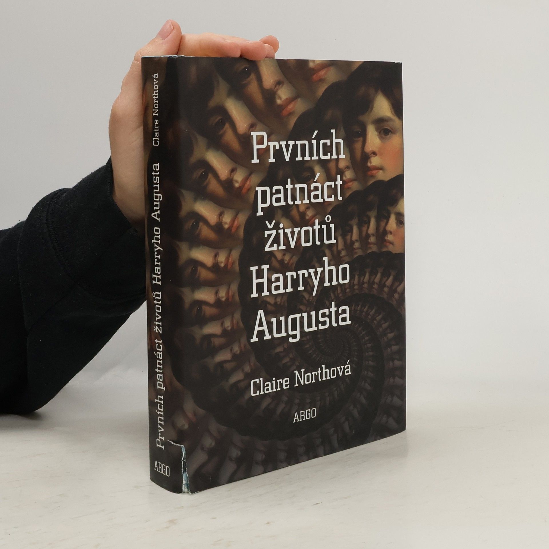 Catherine Webb Prvních patnáct životů Harryho Augusta