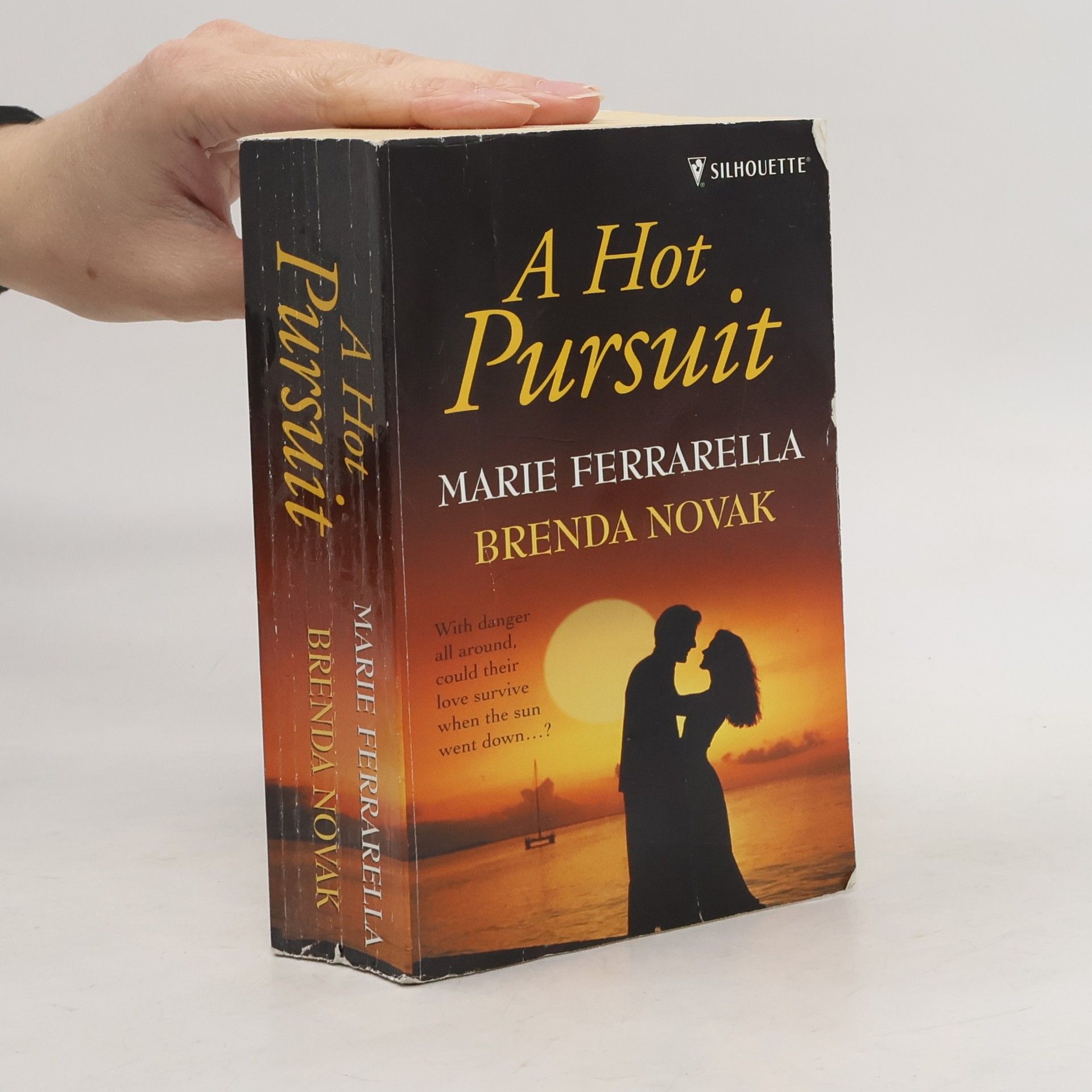 Ferrarella Marie Silhouette: A Hot Pursuit