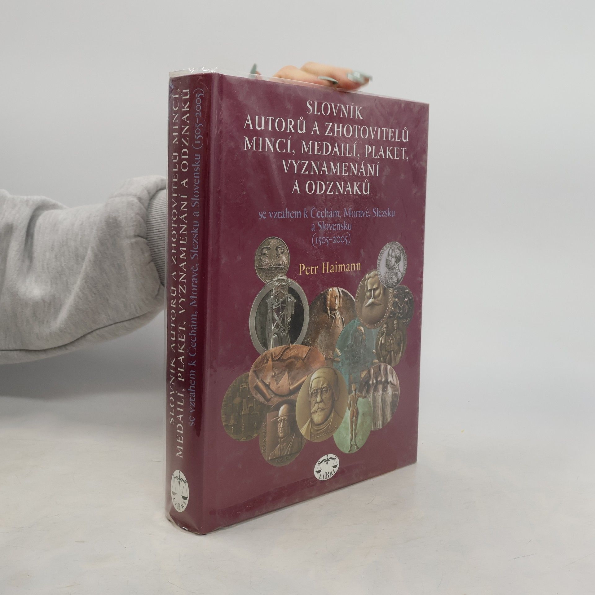 Petr Haimann Slovník autorů a zhotovitelů mincí, medailí, plaket, vyznamenání a odznaků se vztahem k Čechám, Moravě, Slezsku a Slovensku (1505-2005)