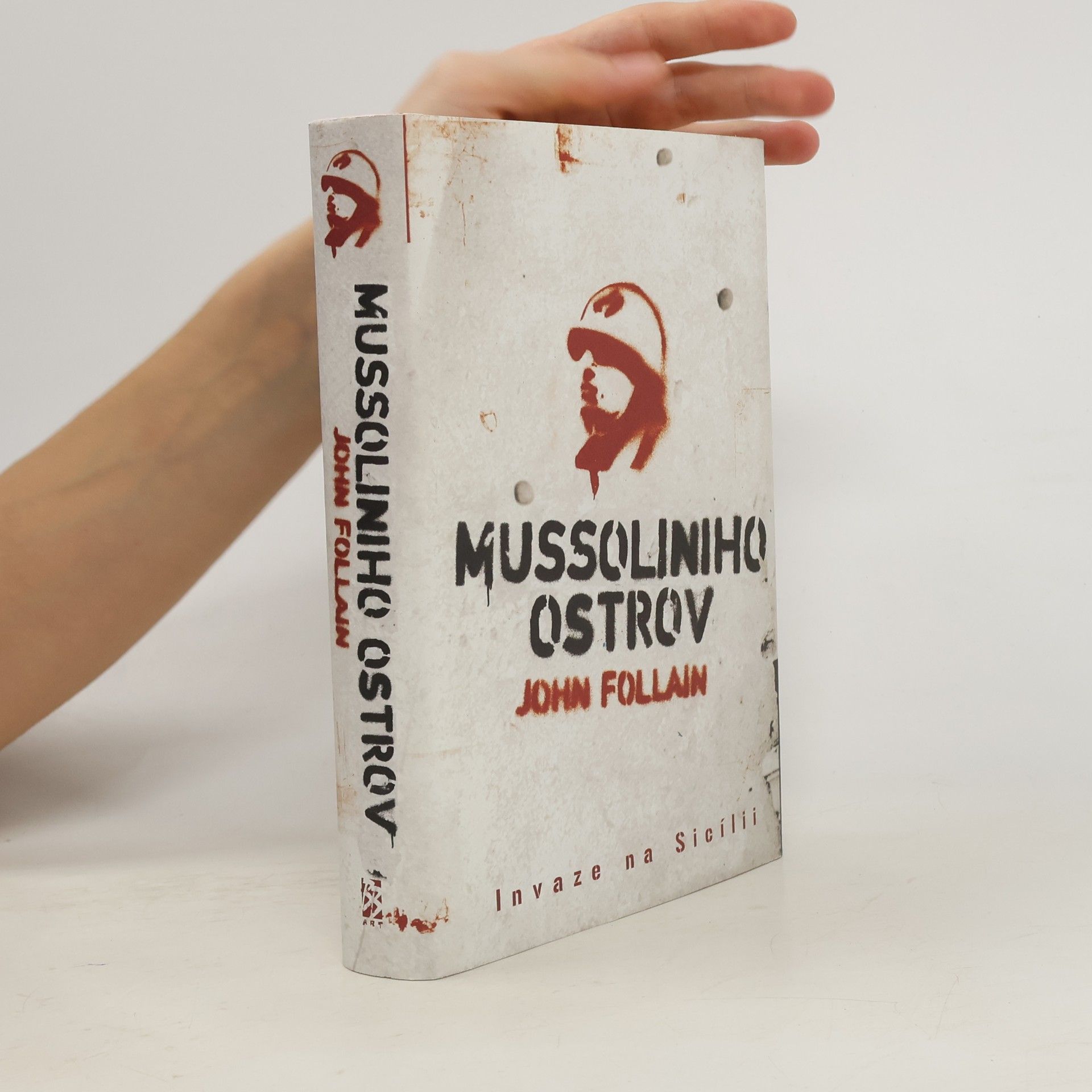 John Follain Mussoliniho ostrov : Invaze na Sicílii