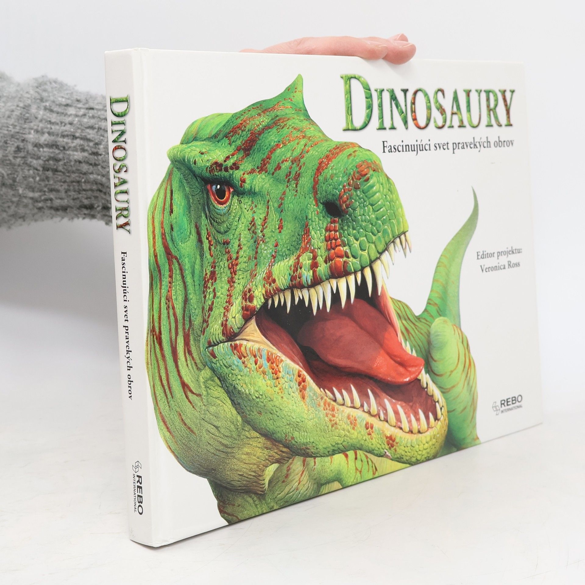 Veronica Ross Dinosaury. Fascinujúci svet pravekých obrov