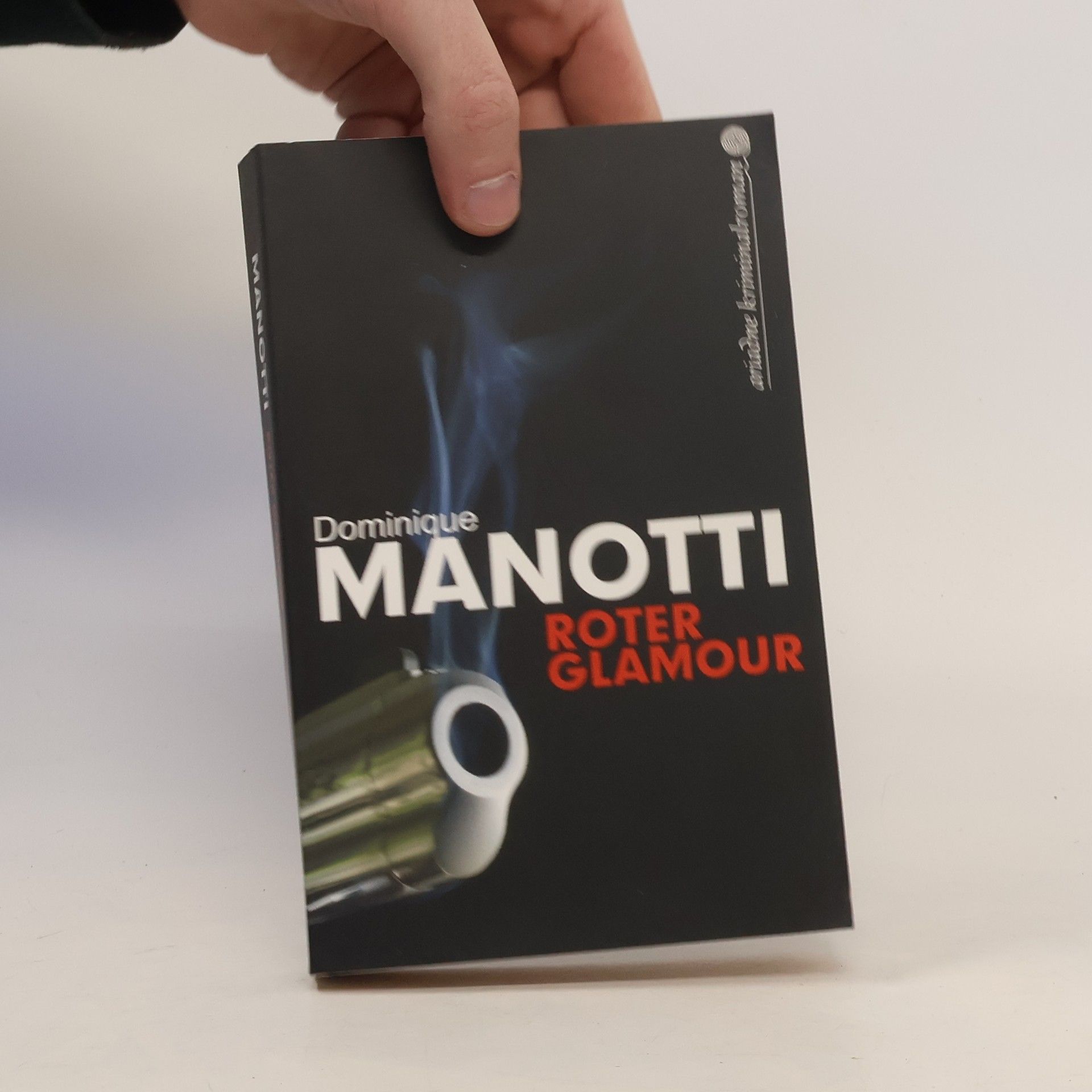 Dominique Manotti Roter Glamour