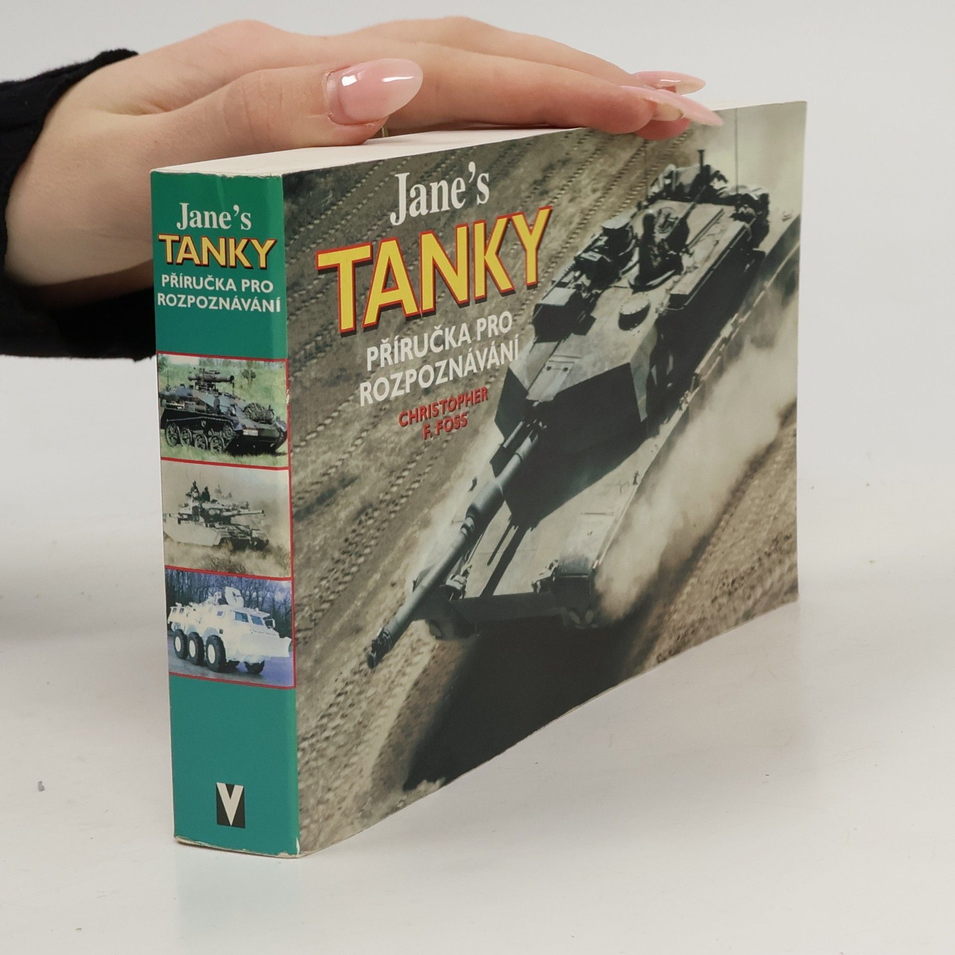 Christopher F. Foss Tanky: příručka pro rozpoznávání