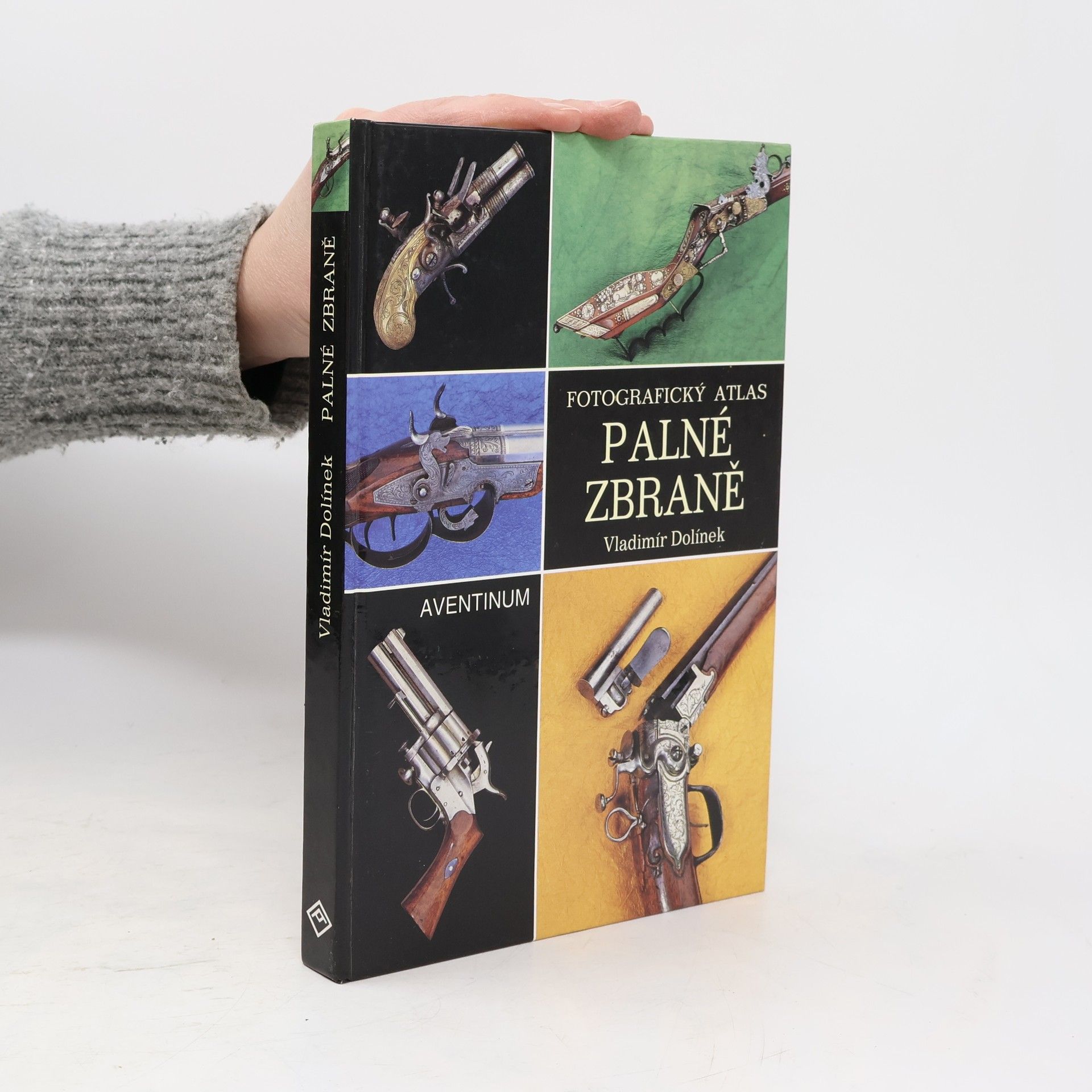 Palné zbraně. Fotografický atlas