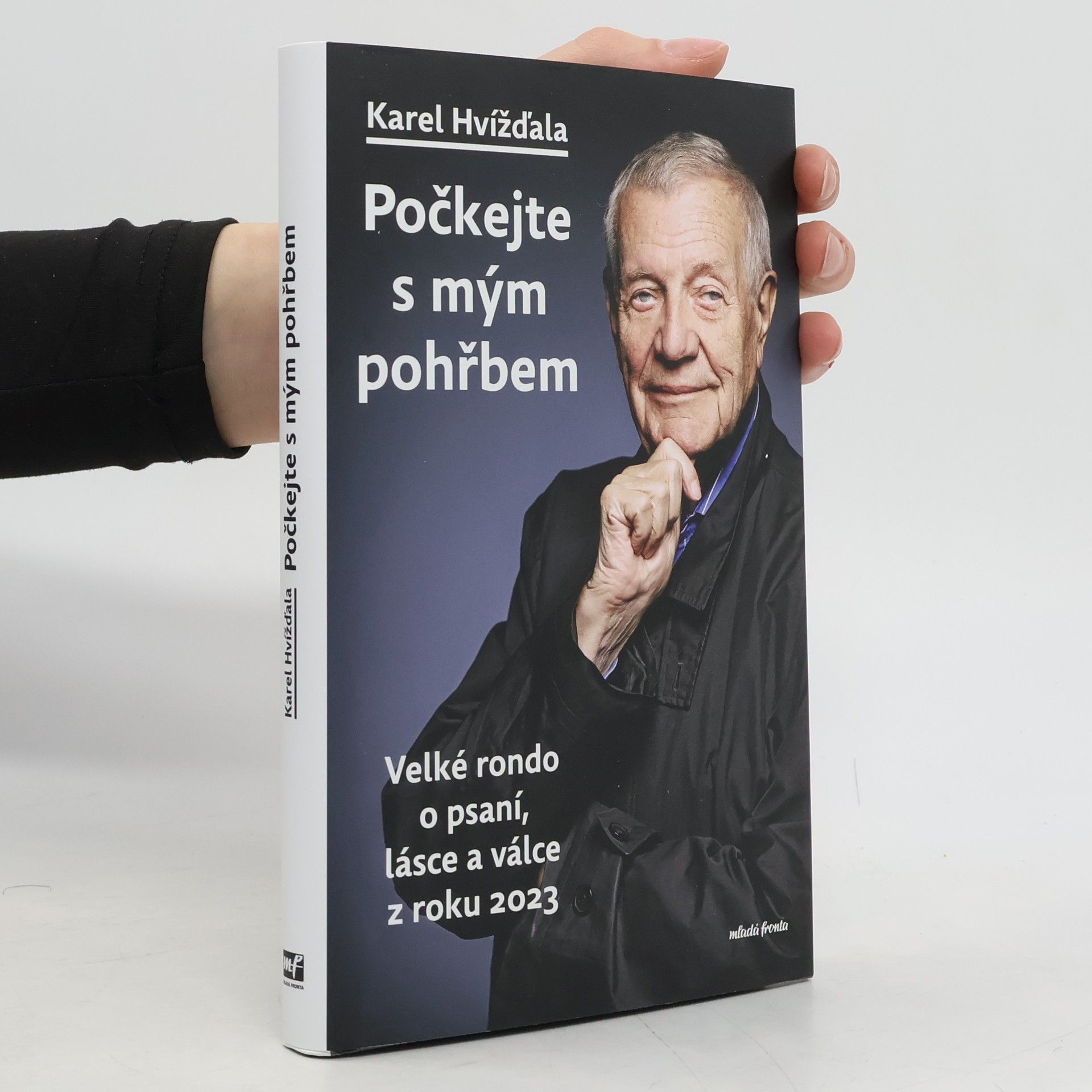 Počkejte s mým pohřbem