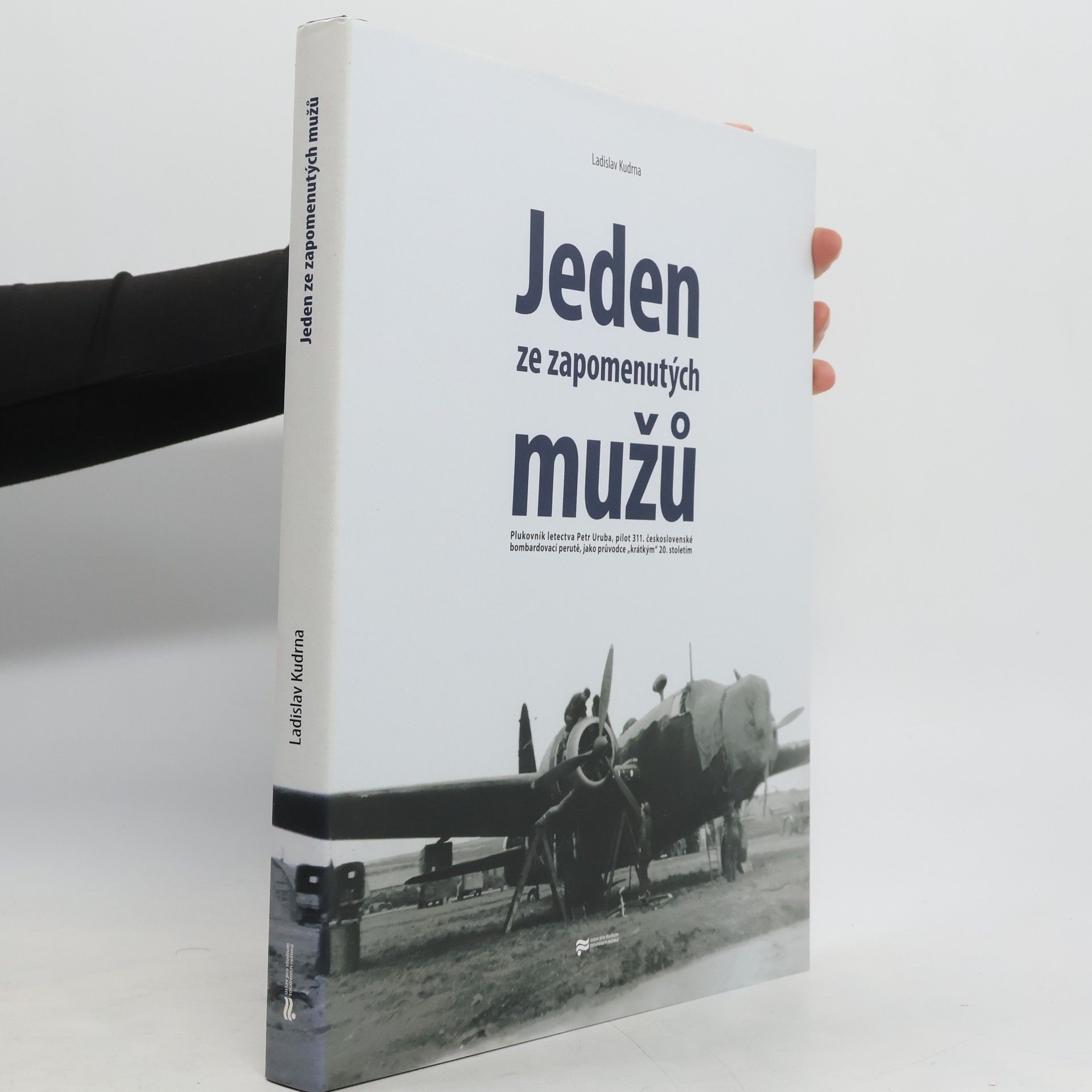 Ladislav Kudrna Jeden ze zapomenutých mužů. Plukovník letectva Petr Uruba, pilot 311. československé bombardovací perutě, jako průvodce "krátkým" 20. stoletím