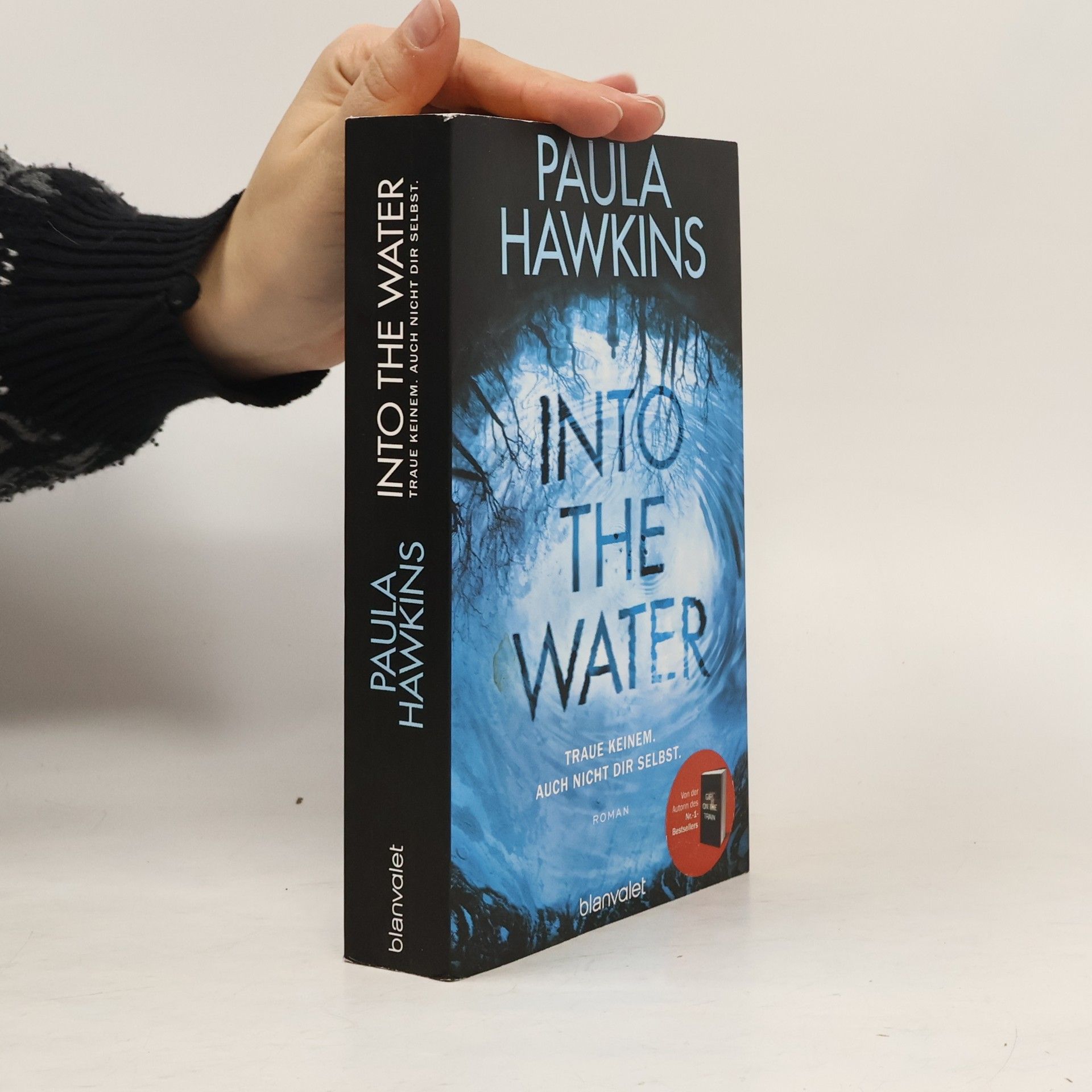 Paula Hawkins Into the Water