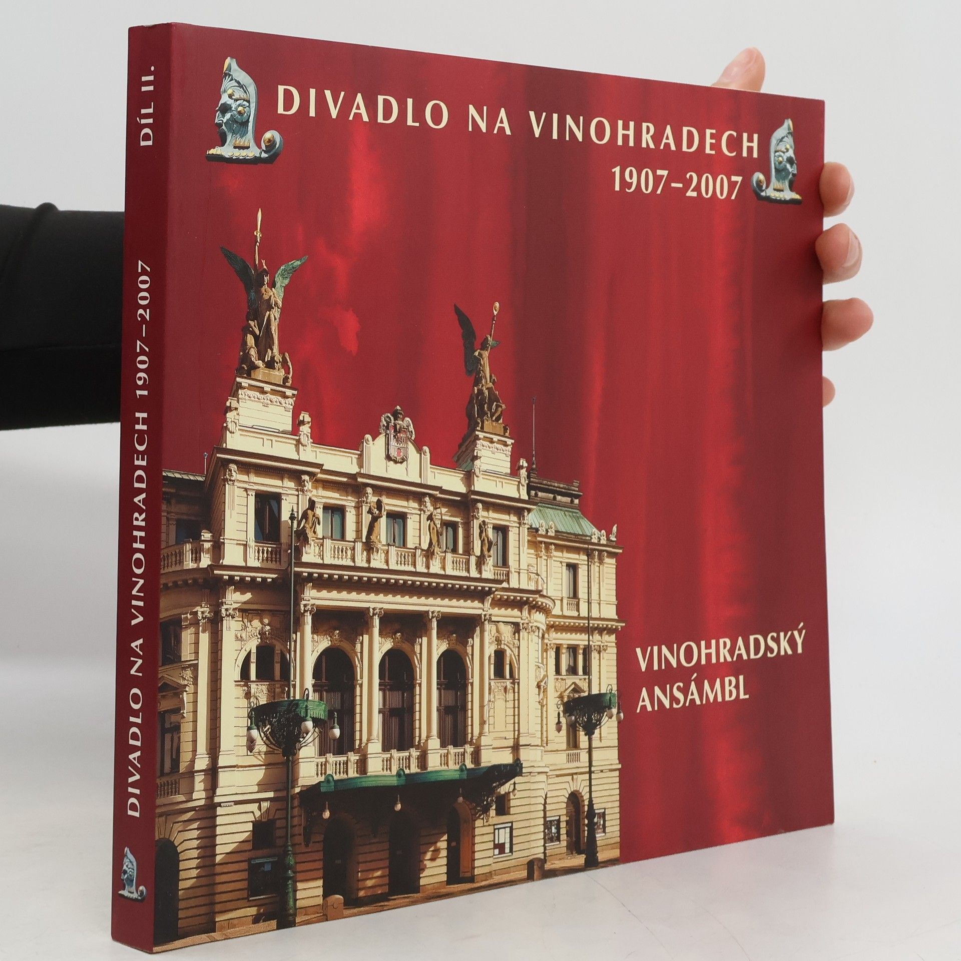 Zuzana Sílová Divadlo na Vinohradech 1907-2007. Vinohradský ansámbl