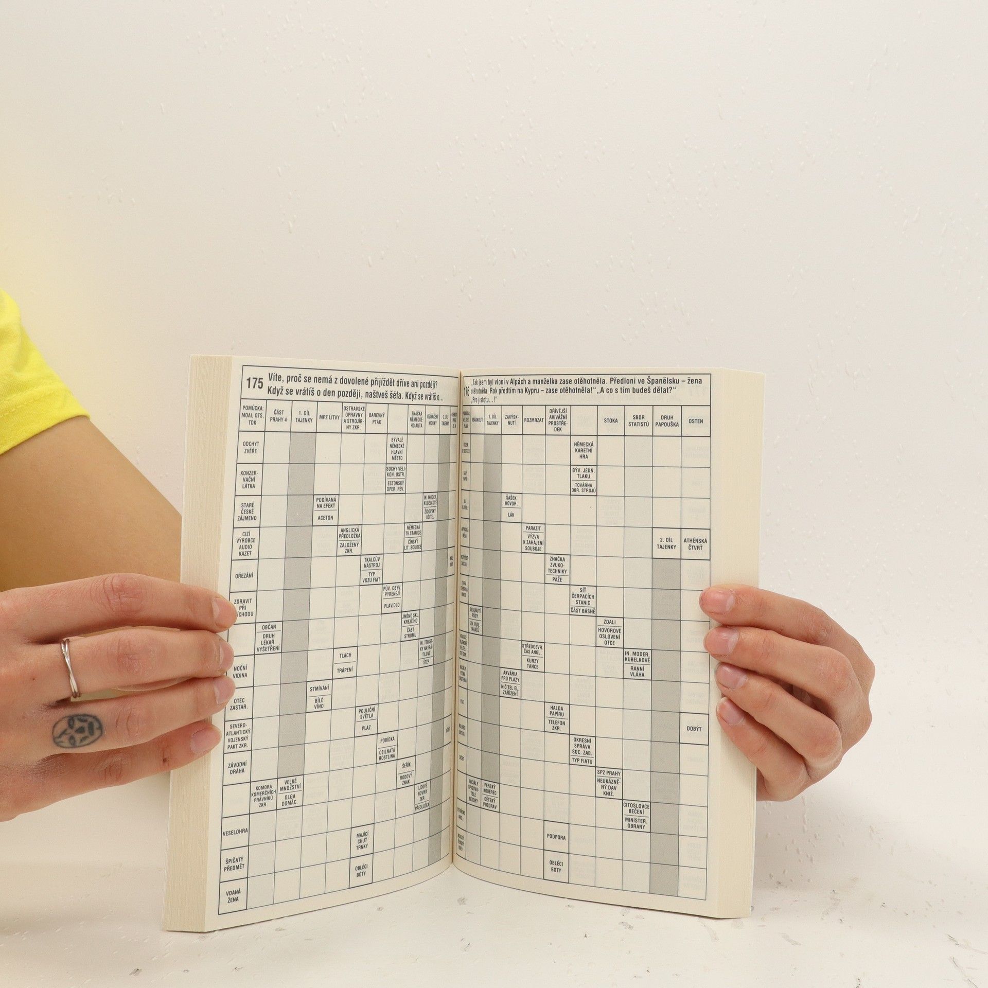 Autorenkollektiv 222 křížovek, 66 osmisměrek, 33 rébusů