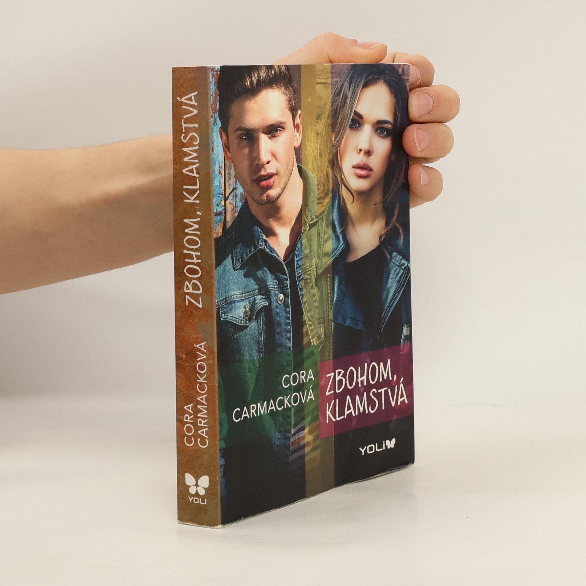 Cora Carmack Zbohom, klamstvá