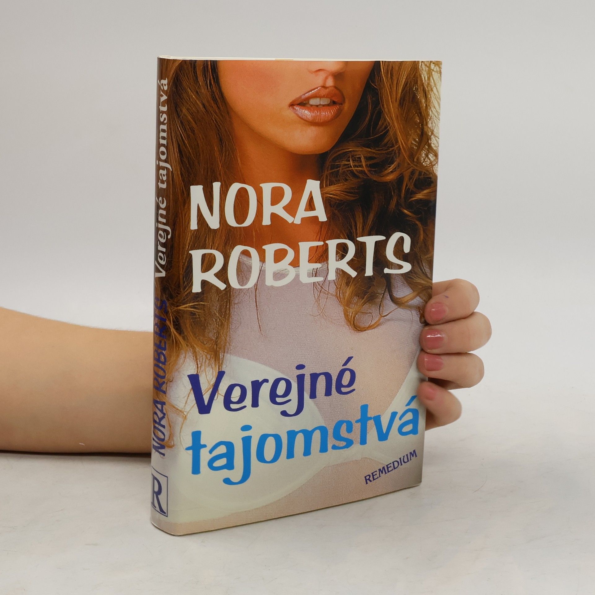 Nora Roberts Verejné tajomstvá