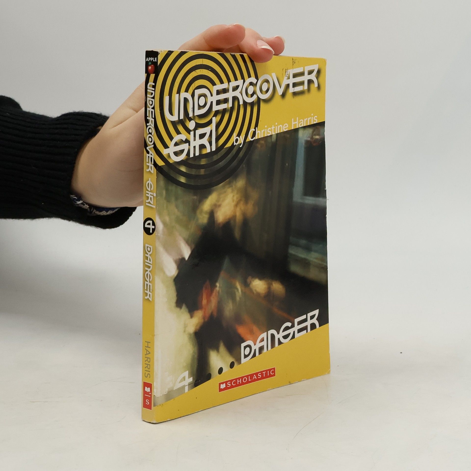 Undercover Girl - 4: Danger