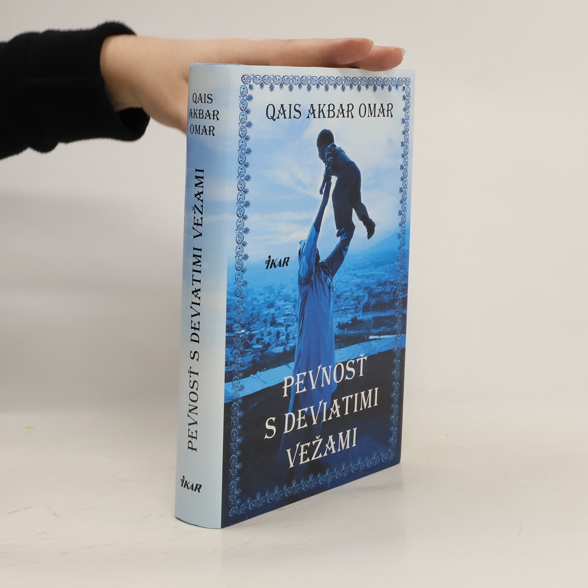 Qais Akbar Omar Pevnosť s deviatimi vežami