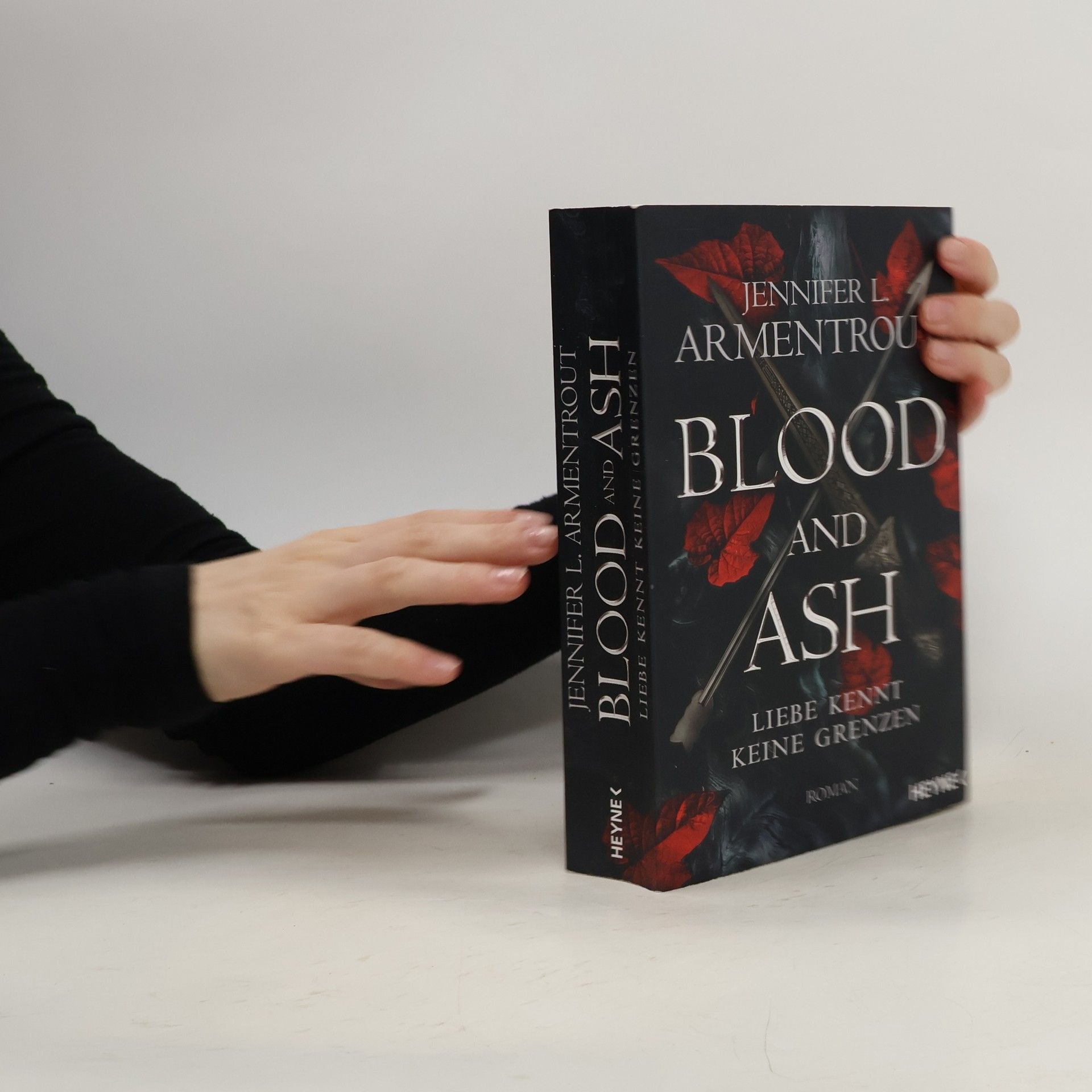 Jennifer Armentrout Blood and Ash