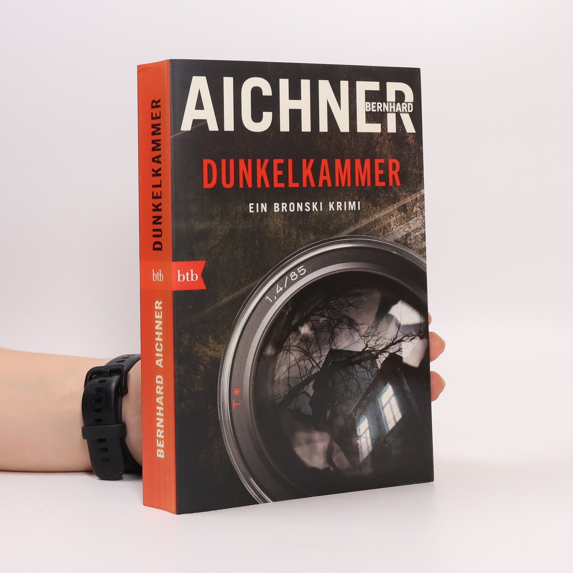 Bernhard Aichner Dunkelkammer