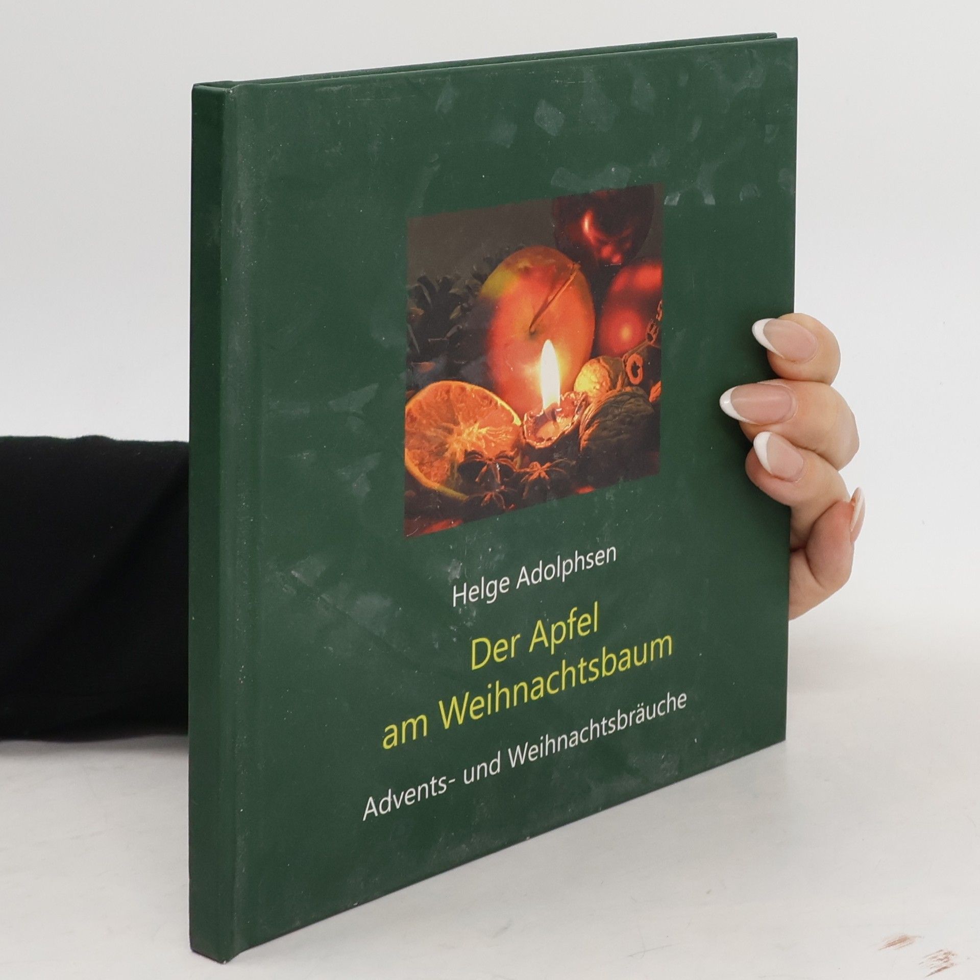 Der Apfel am Weihnachtsbaum