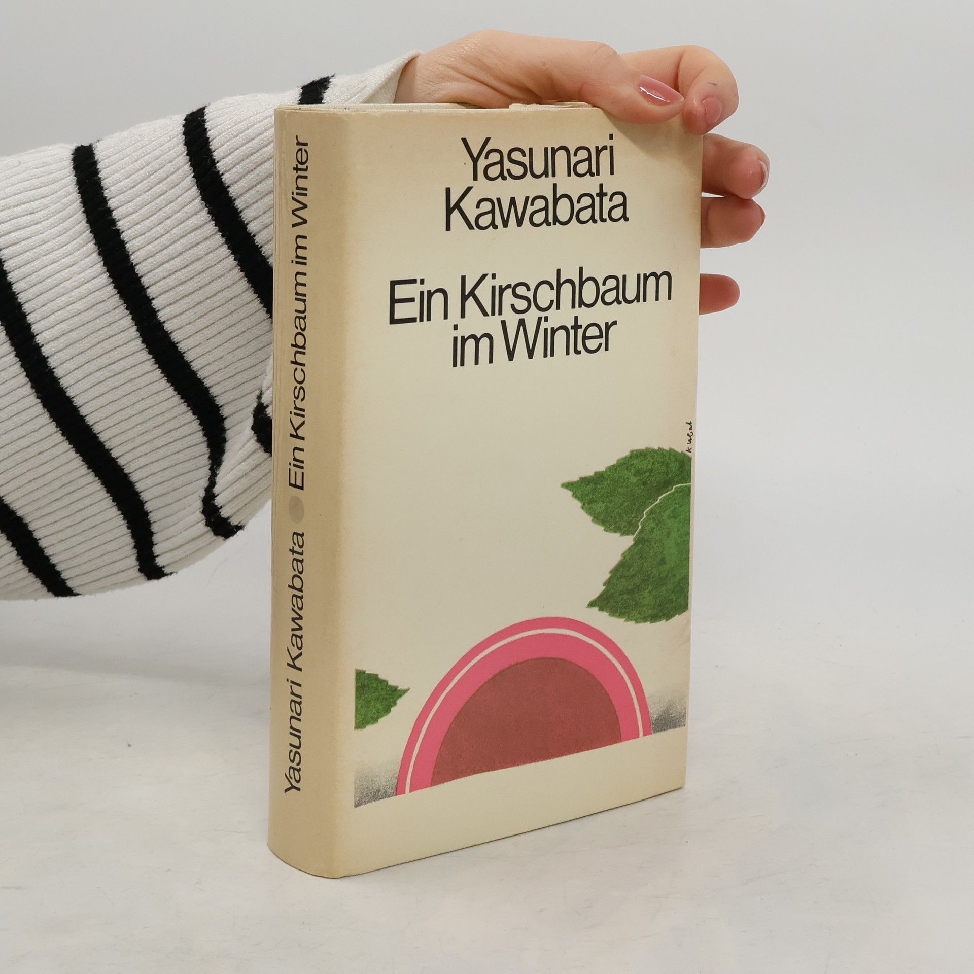 Ein Kirschbaum im Winter