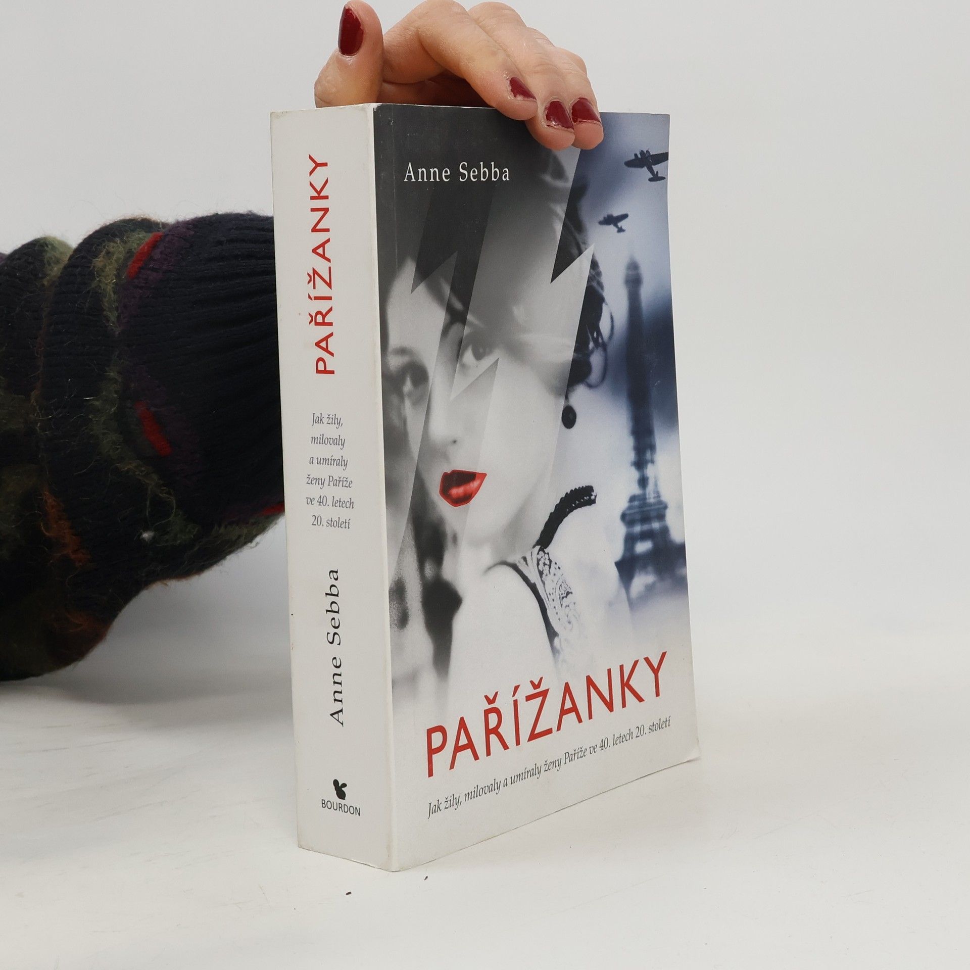 Pařížanky: Jak žily, milovaly a umíraly ženy Paříže ve 40. letech