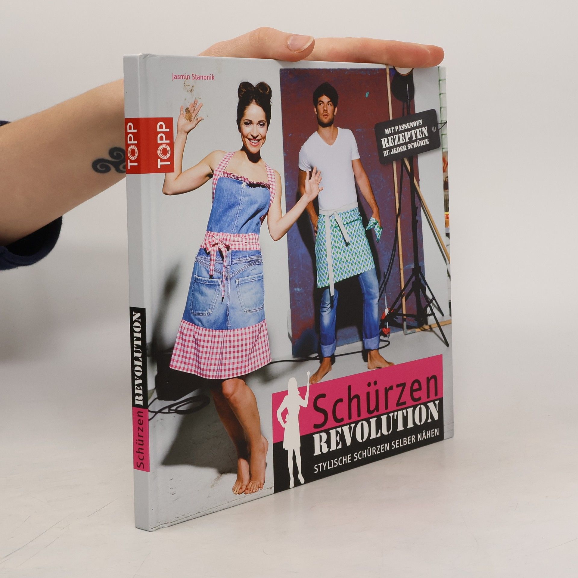 Jasmin Stanonik Schürzen Revolution. Stylische Schürzen selber nähen. Mit passenden Rezepten
