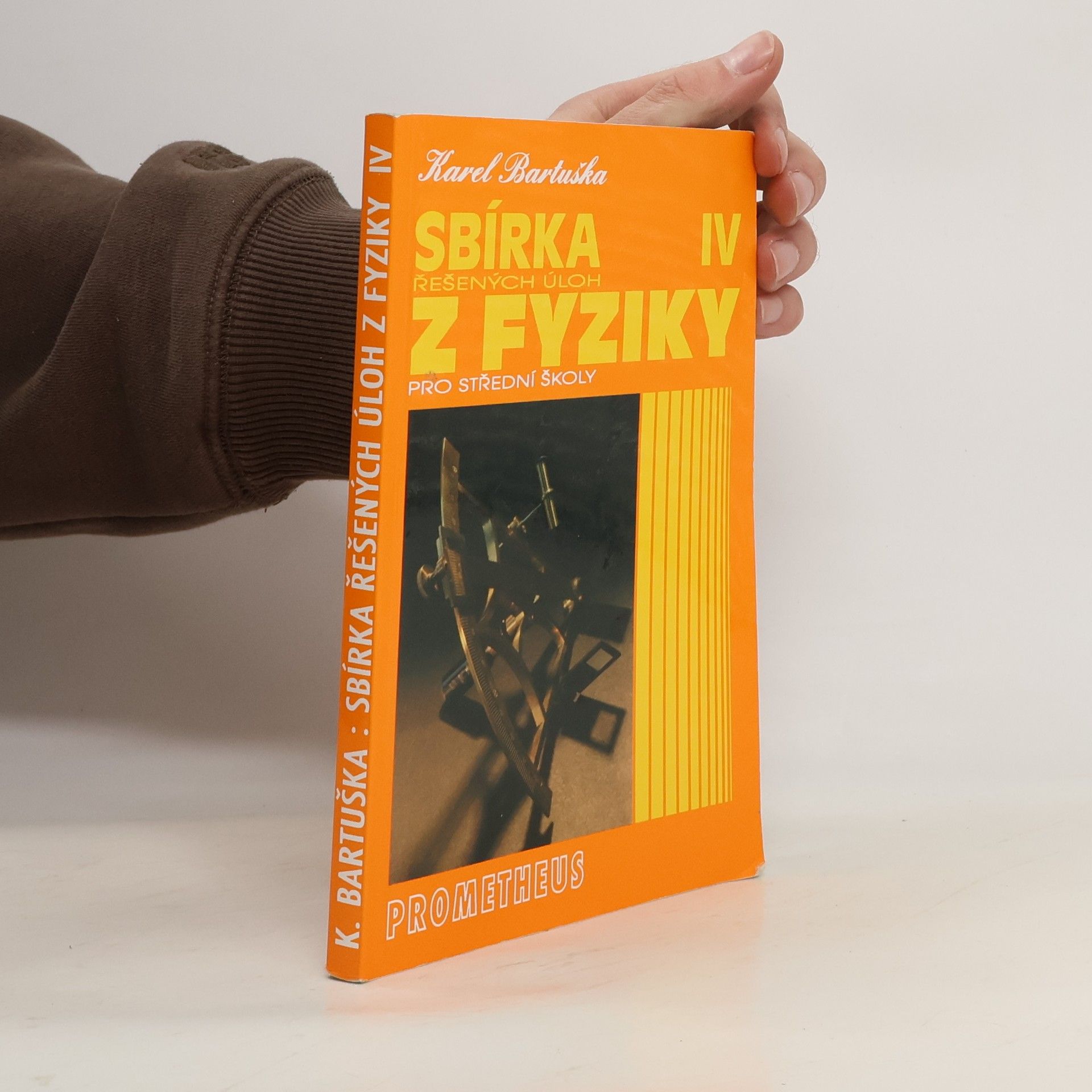 Sbírka řešených úloh z fyziky pro střední školy. 4. díl. Optika, fyzika mikrosvěta, speciální teorie relativity, astrofyzika