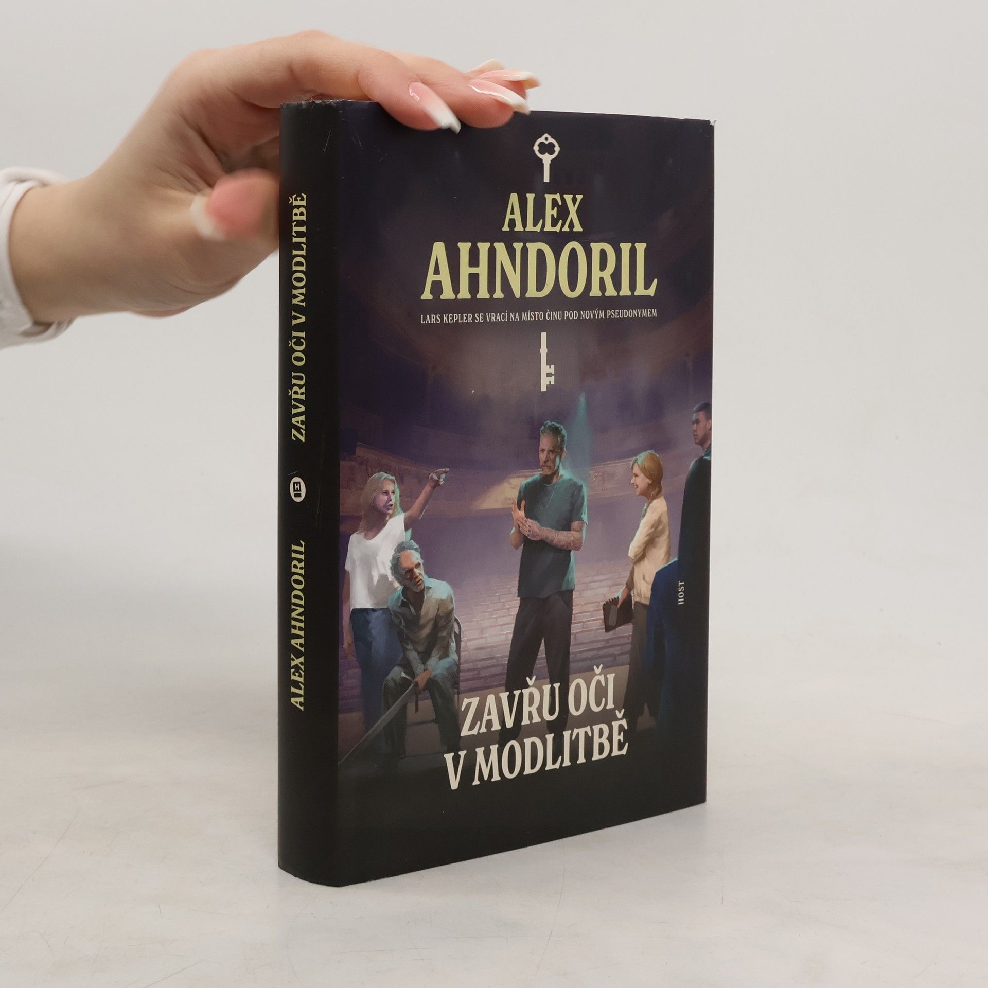 Lars Kepler Zavřu oči v modlitbě