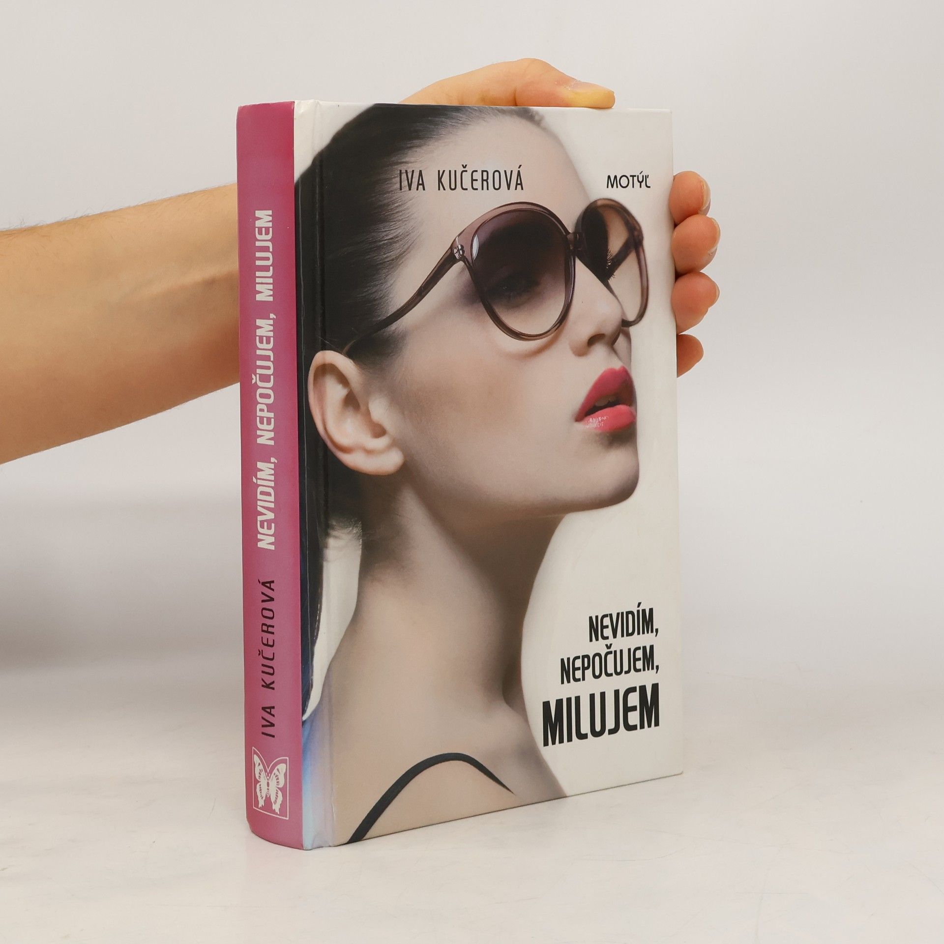 Iva Kučerová Nevidím, nepočujem, milujem