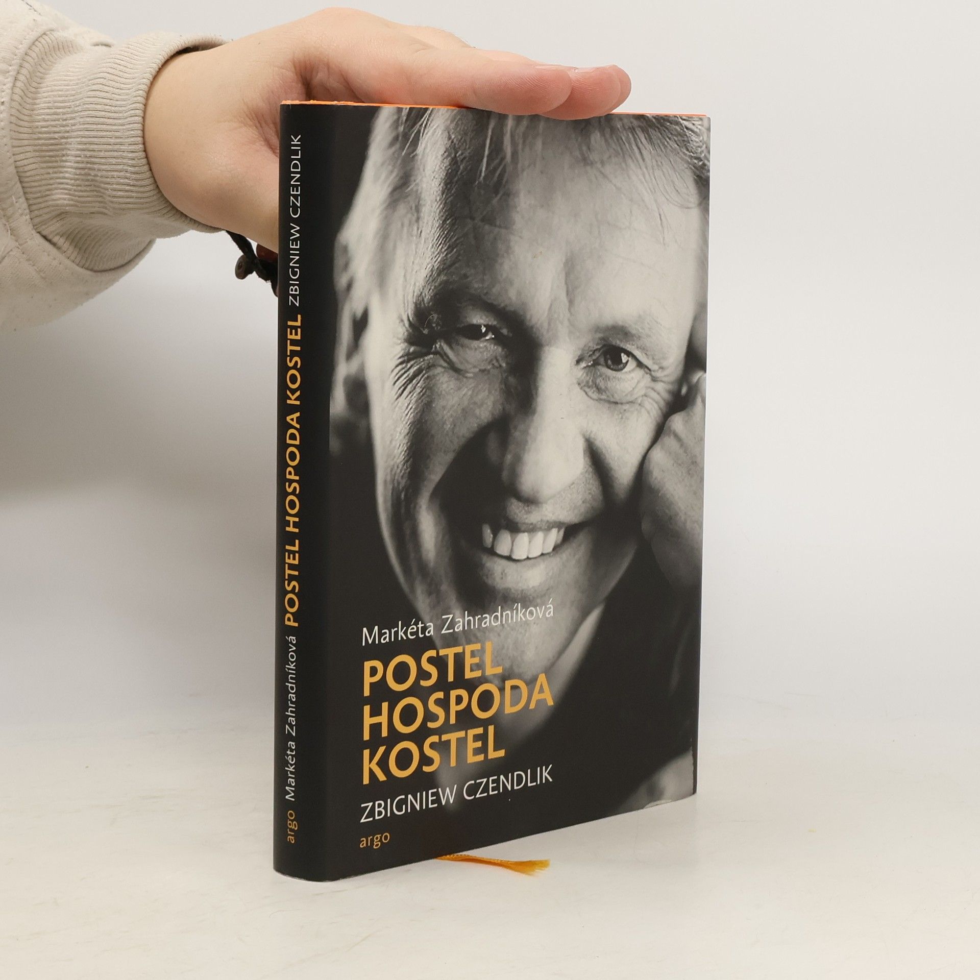 Zbigniew Czendlik Postel, hospoda, kostel